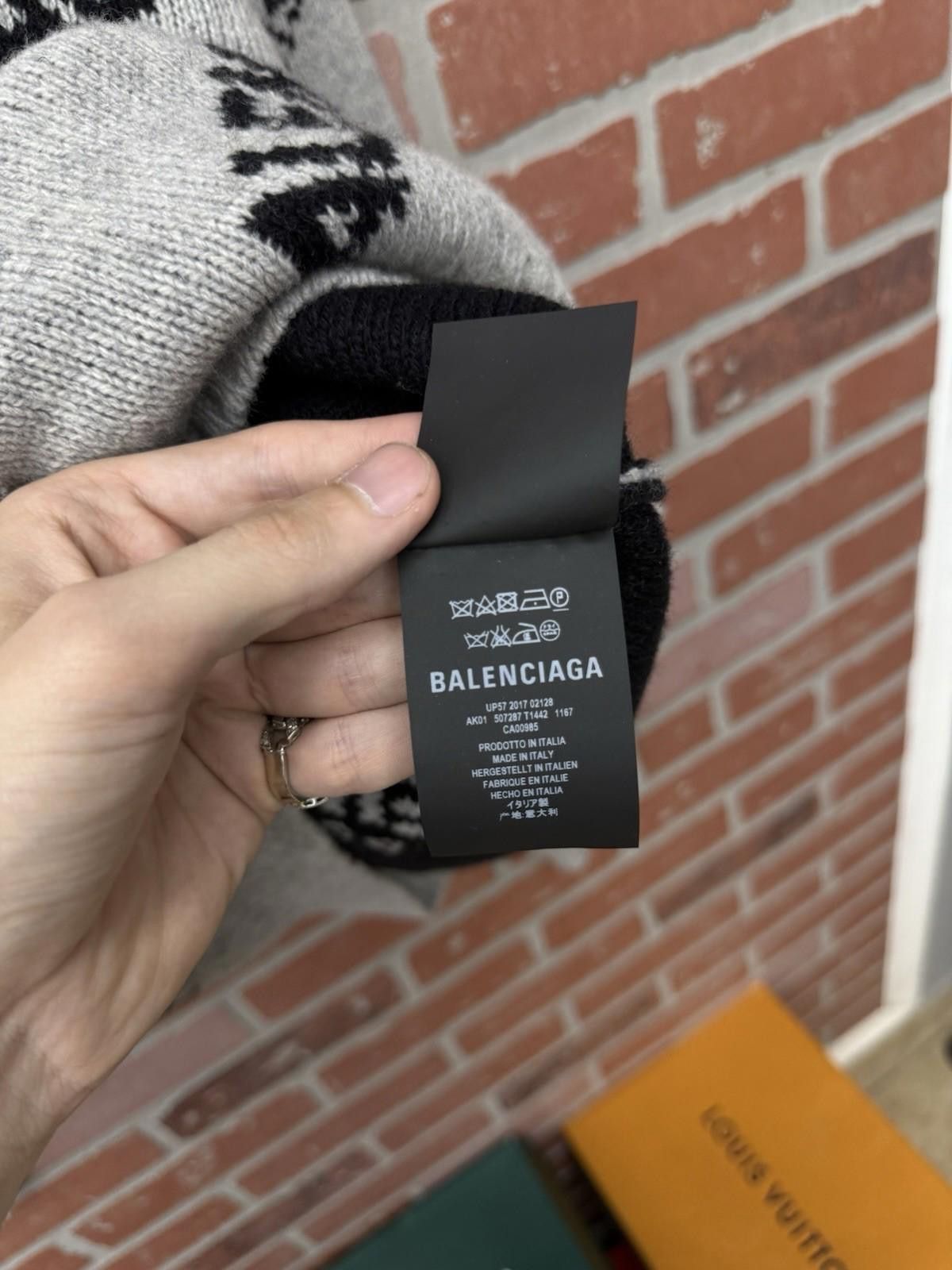 Balenciaga Size Medium- Balenciaga Knit Crewneck Grey Paris Logo $1500 Size US M / EU 48-50 / 2 - 8 Thumbnail