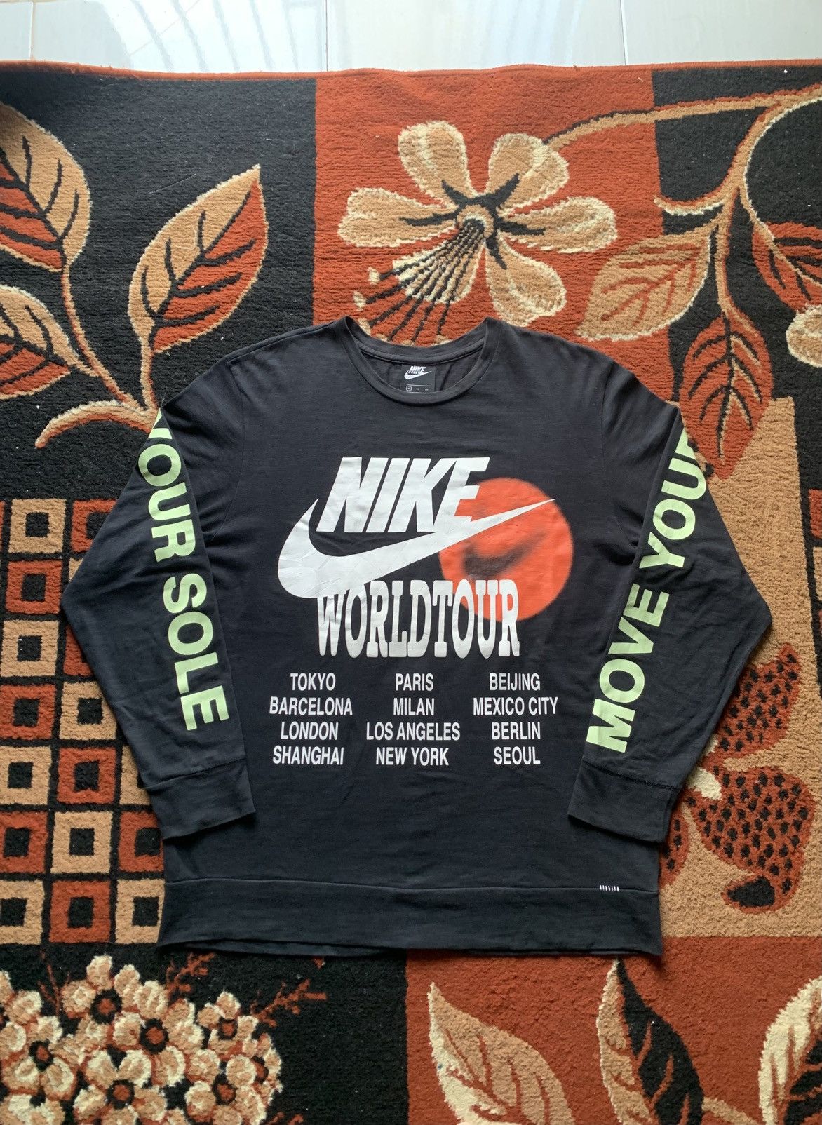 Nike Nike tshirt world wide Size US XL / EU 56 / 4 - 1 Thumbnail