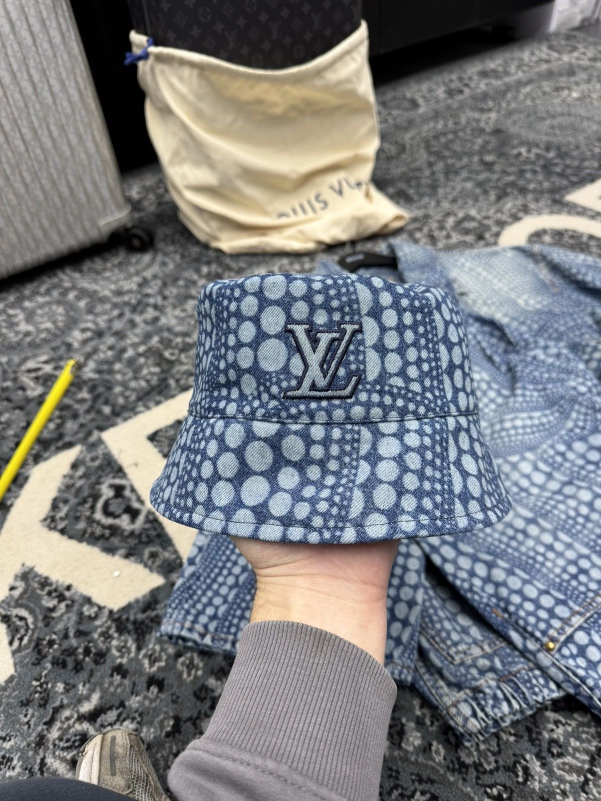 Louis Vuitton × Yayoi Kusama Louis Vuitton YK reversible all over dots bucket hat Size ONE SIZE - 1 Thumbnail