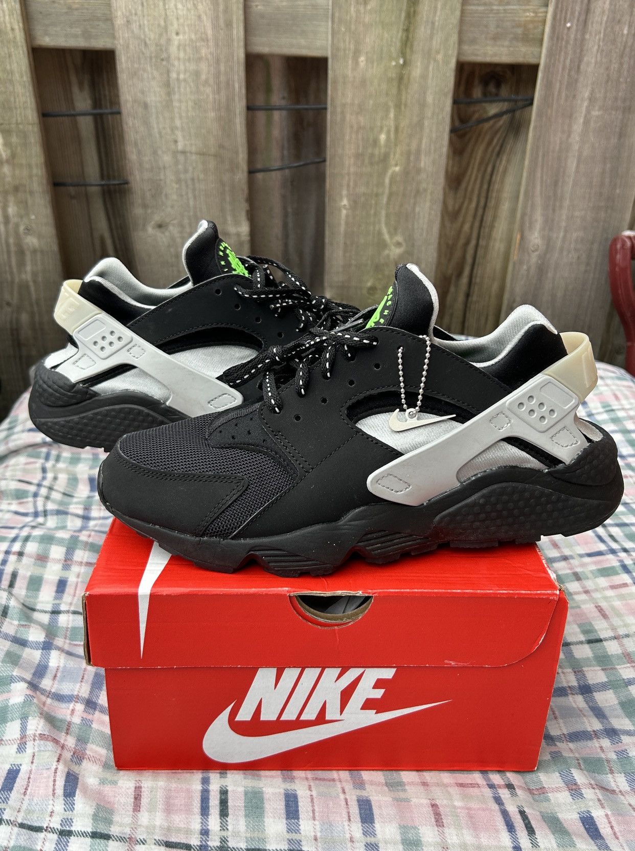 Nike Nike Air Huarache F22 Black Neon Size US 9.5 / EU 42-43 - 2 Thumbnail