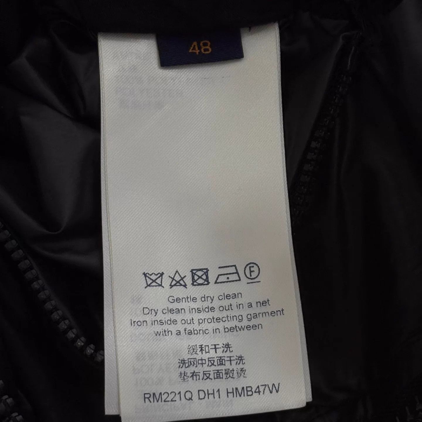 Louis Vuitton LV Monogram embossed hooded padded jacket 48 99 Size US M / EU 48-50 / 2 - 4 Thumbnail