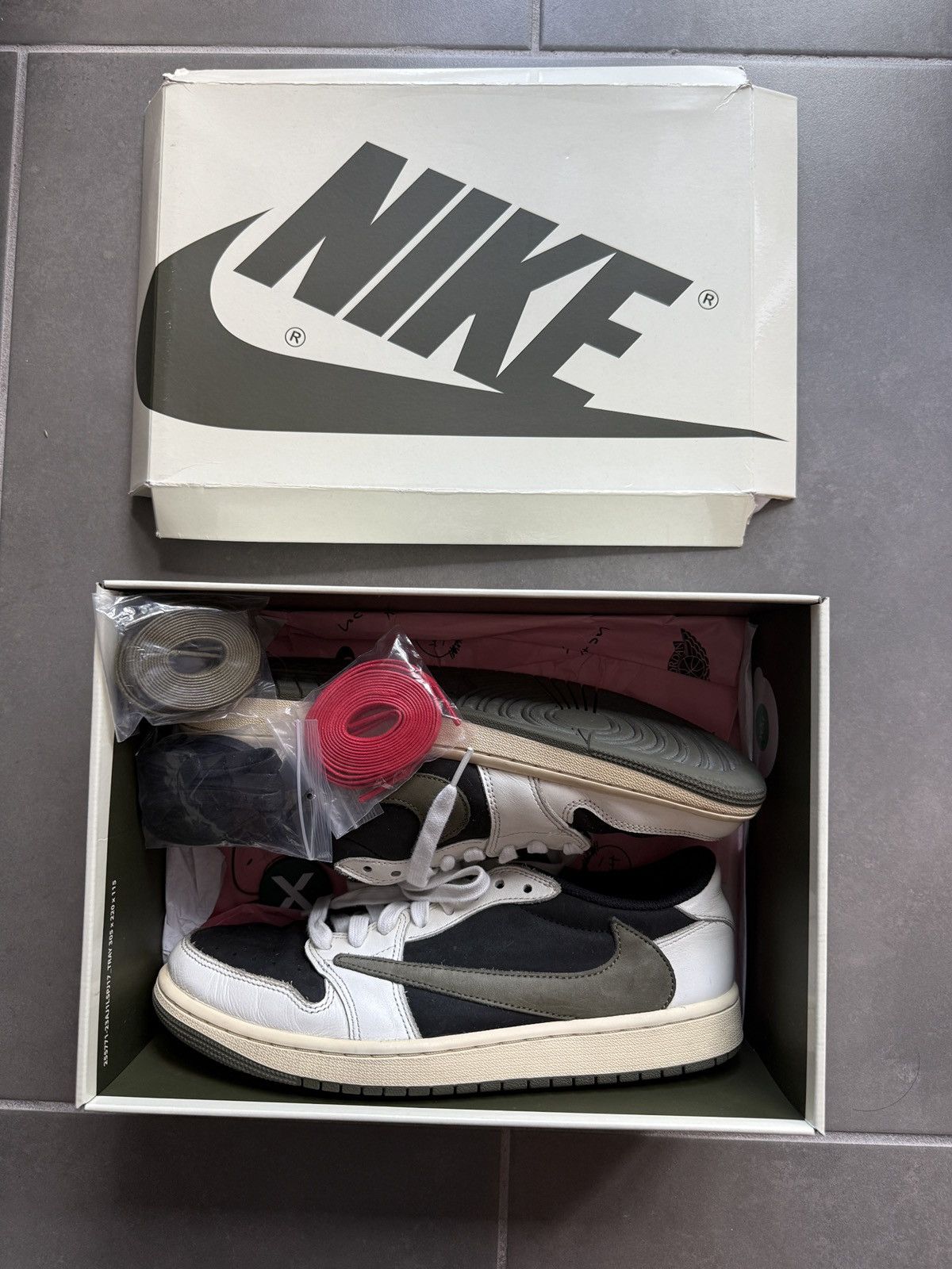 Jordan 1 Travis Scott low Olive