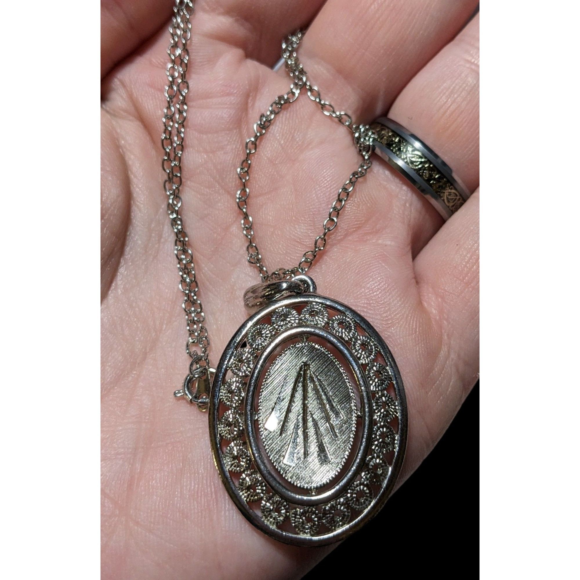 Other Engraved Retro Silver Oval Pendant Necklace Size ONE SIZE - 5 Thumbnail