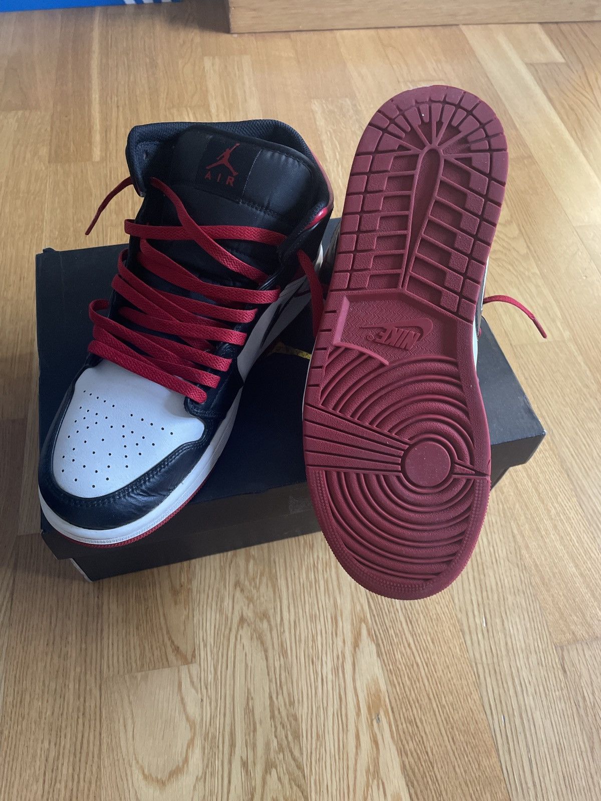 Jordan Brand Jordan 1 mid Size US 10.5 / EU 43-44 - 5 Thumbnail