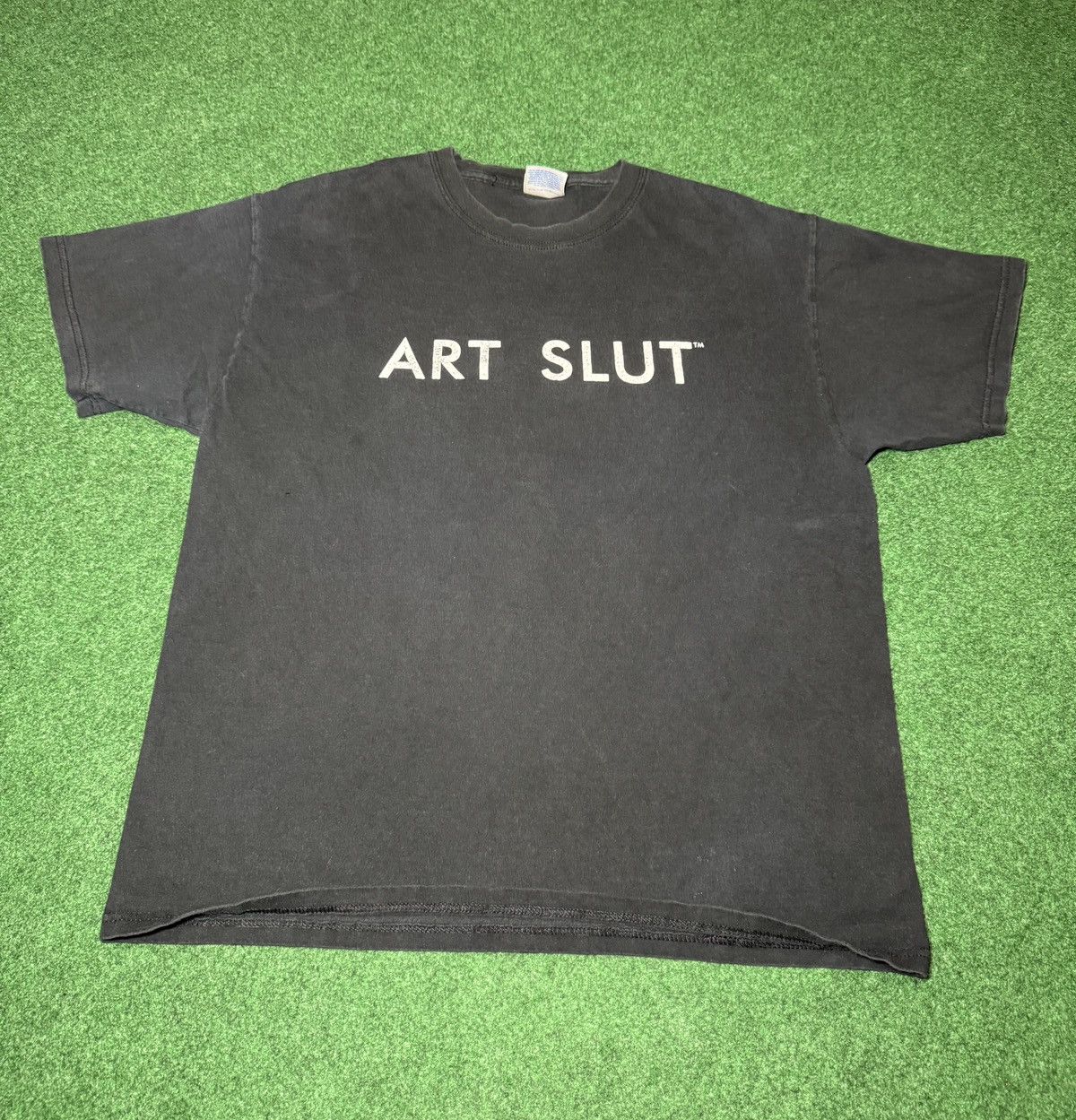 Vintage Vintage 90s Y2K Art Slut Grunge Funny Art Tee Black T Shirt Size US L / EU 52-54 / 3 - 1 Thumbnail