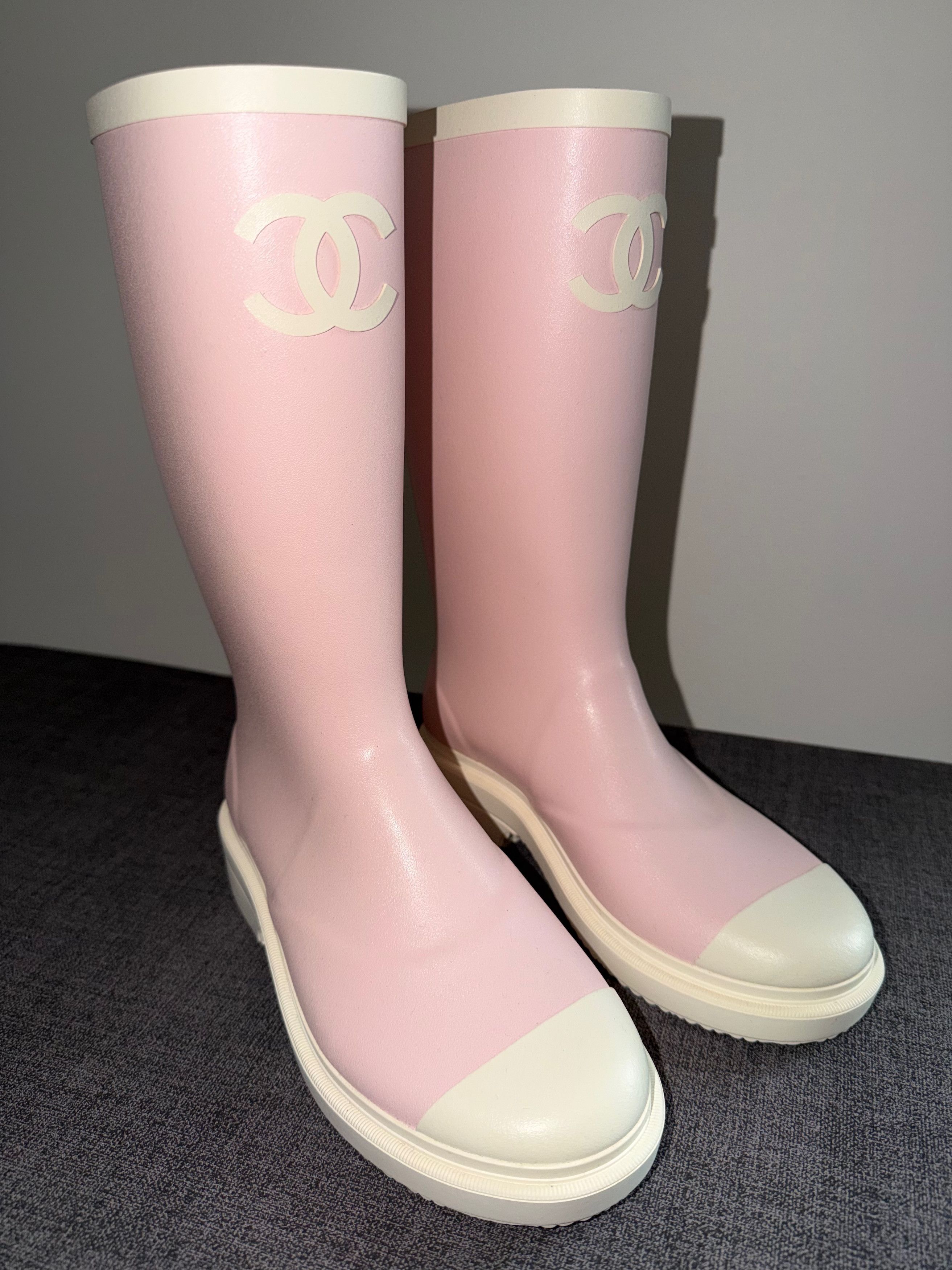 Chanel Chanel 26C White CC Logo High Pull On Rubber Rain Boots 39 Size US 9 / IT 39 - 11 Thumbnail