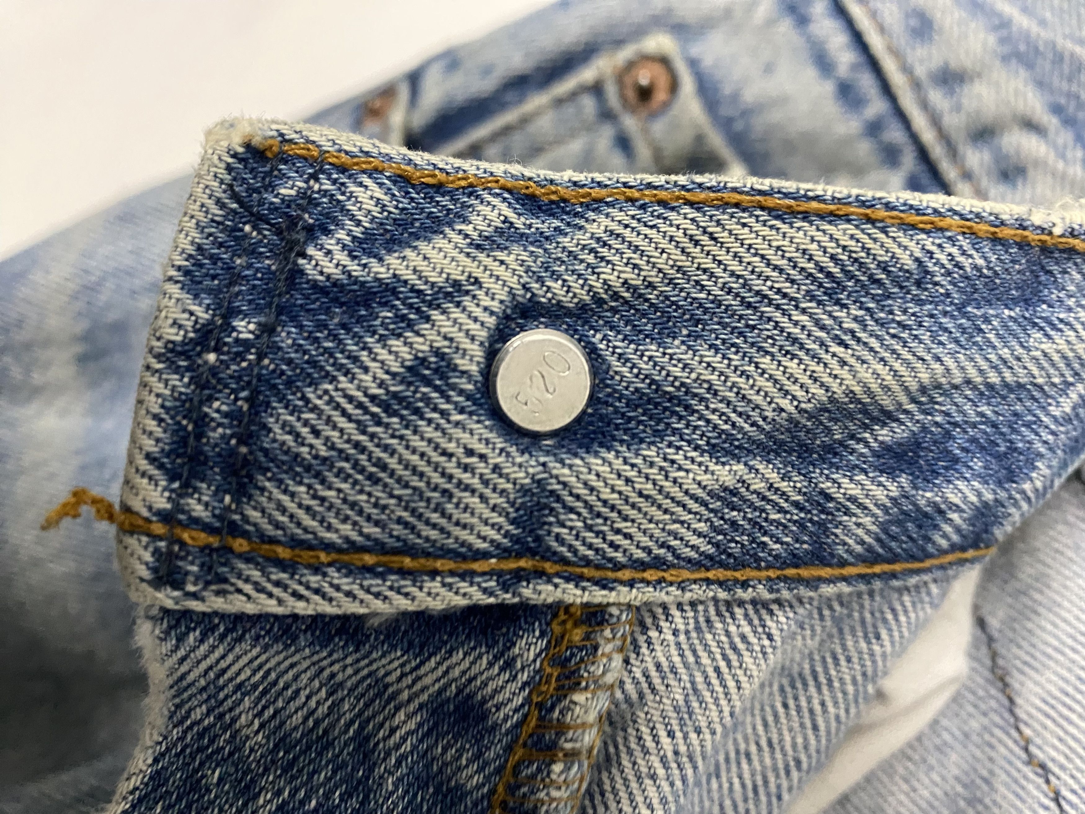 Levi's Vintage Clothing Vintage 90s Levi's 501 Light Wash Jeans Made in USA Size US 32 / EU 48 - 12 Thumbnail