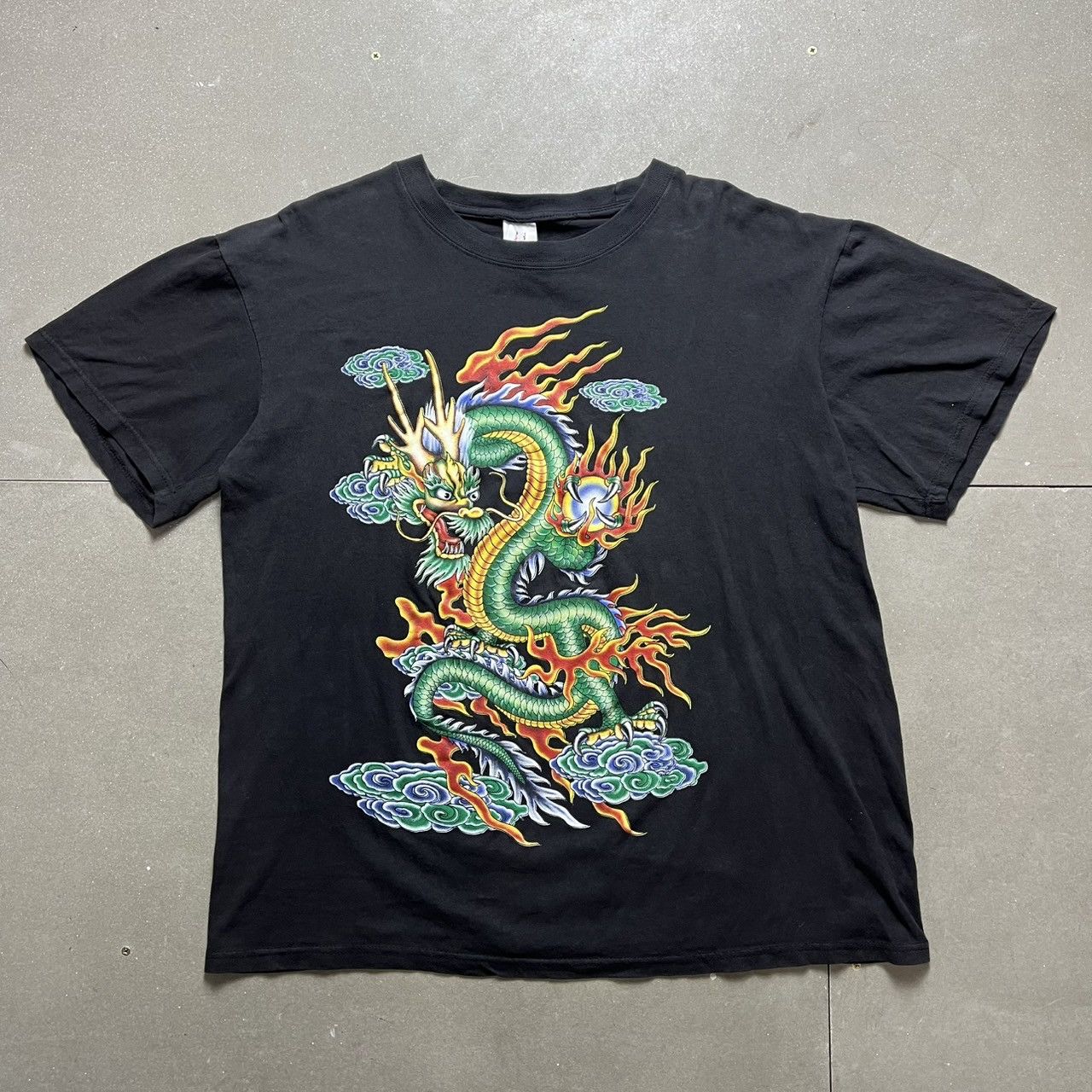 Vintage Vintage Dragon T-shirt Size US XL / EU 56 / 4 - 1 Thumbnail