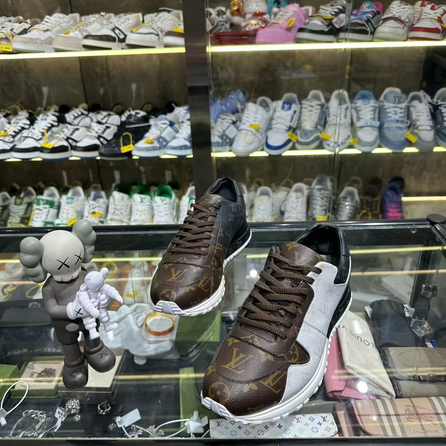 Louis Vuitton Louis Vuitton Multi Lowtop Sneakers 9.5 Men Size US 9.5 / EU 42-43 - 1 Thumbnail