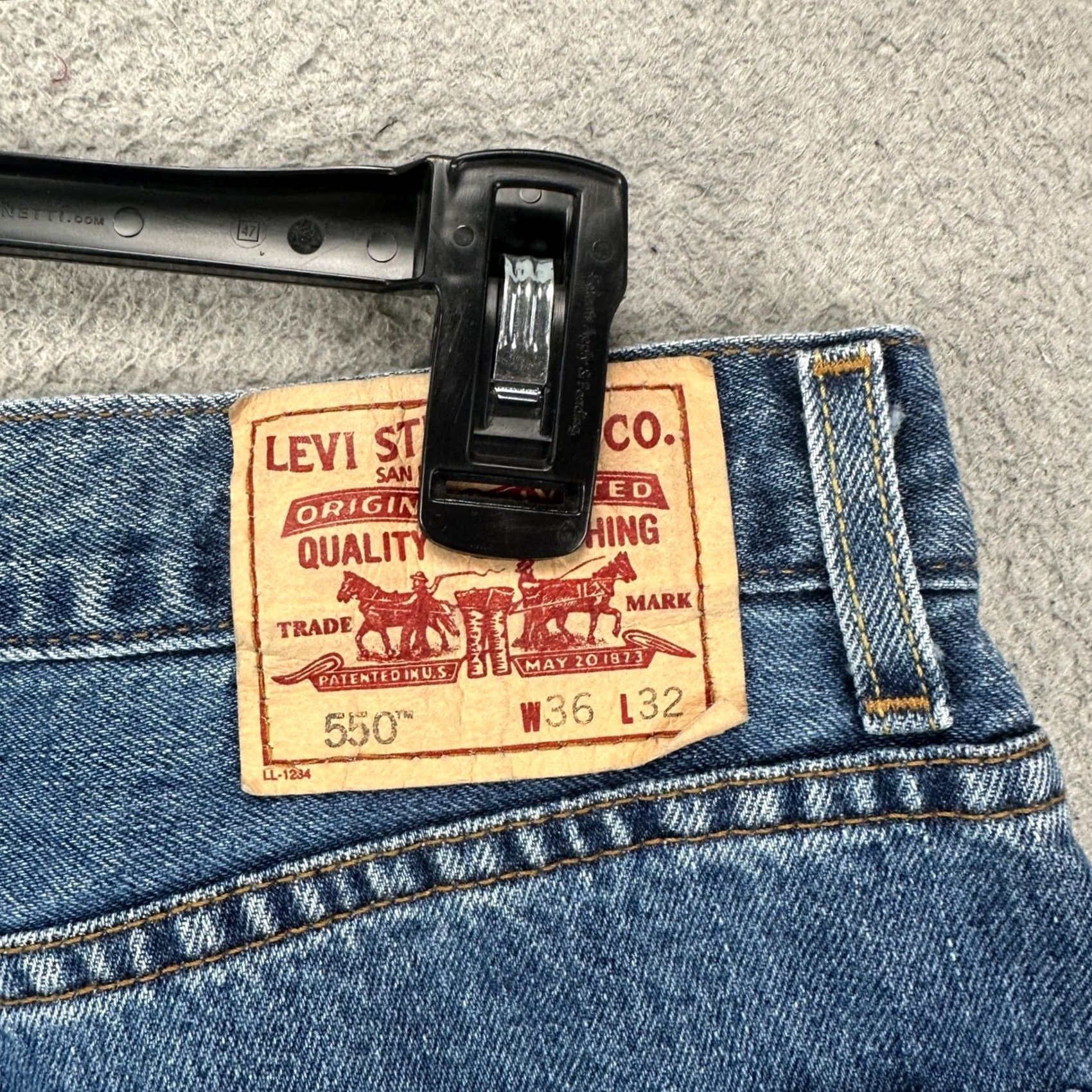 Levi's VINTAGE Levis 550 Men Relaxed Fit Jeans 36X32 Blue Straight Leg Red Tab 5 Pocket Casual Size US 36 / EU 52 - 7 Thumbnail