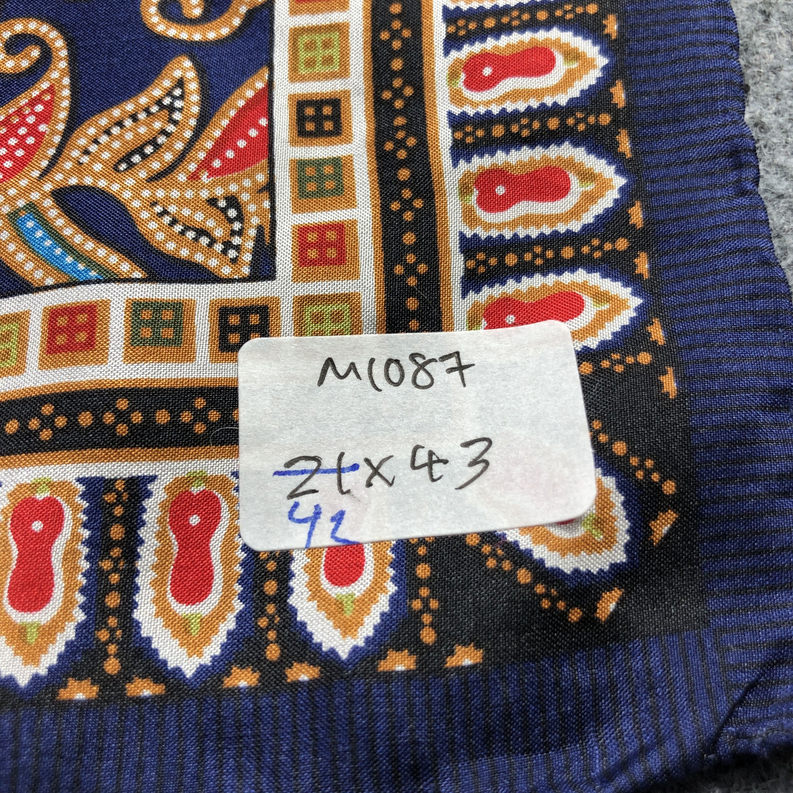 Japanese Brand Avant Garde Paisley Hand Rolled Silk Scarf M1087 Size ONE SIZE - 7 Thumbnail