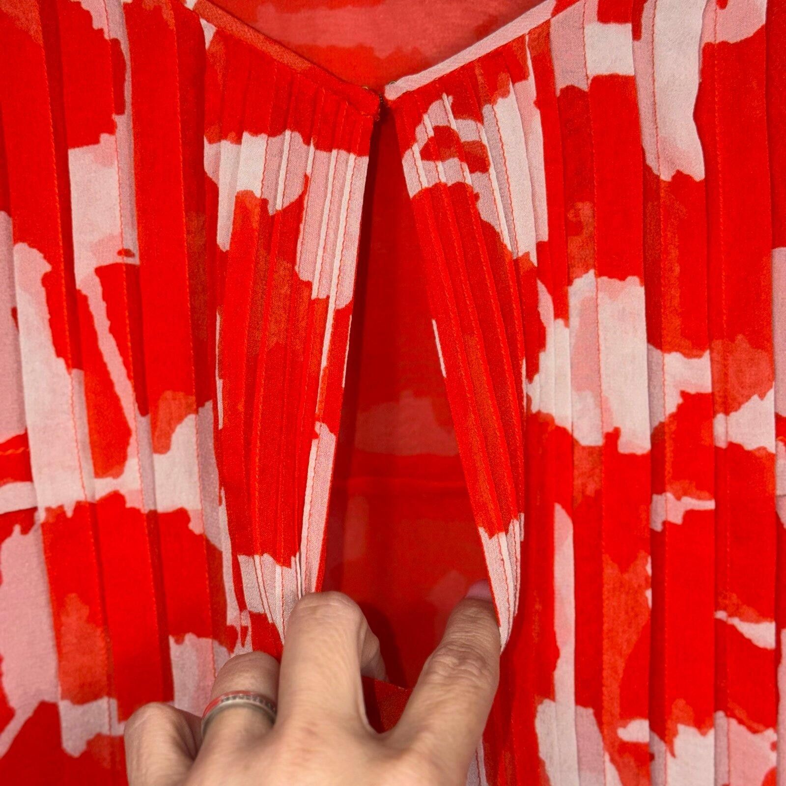 Diane von Furstenberg Diane von Furstenberg Medium Red Abstract Silk Blouse Size M / US 6-8 / IT 42-44 - 6 Thumbnail