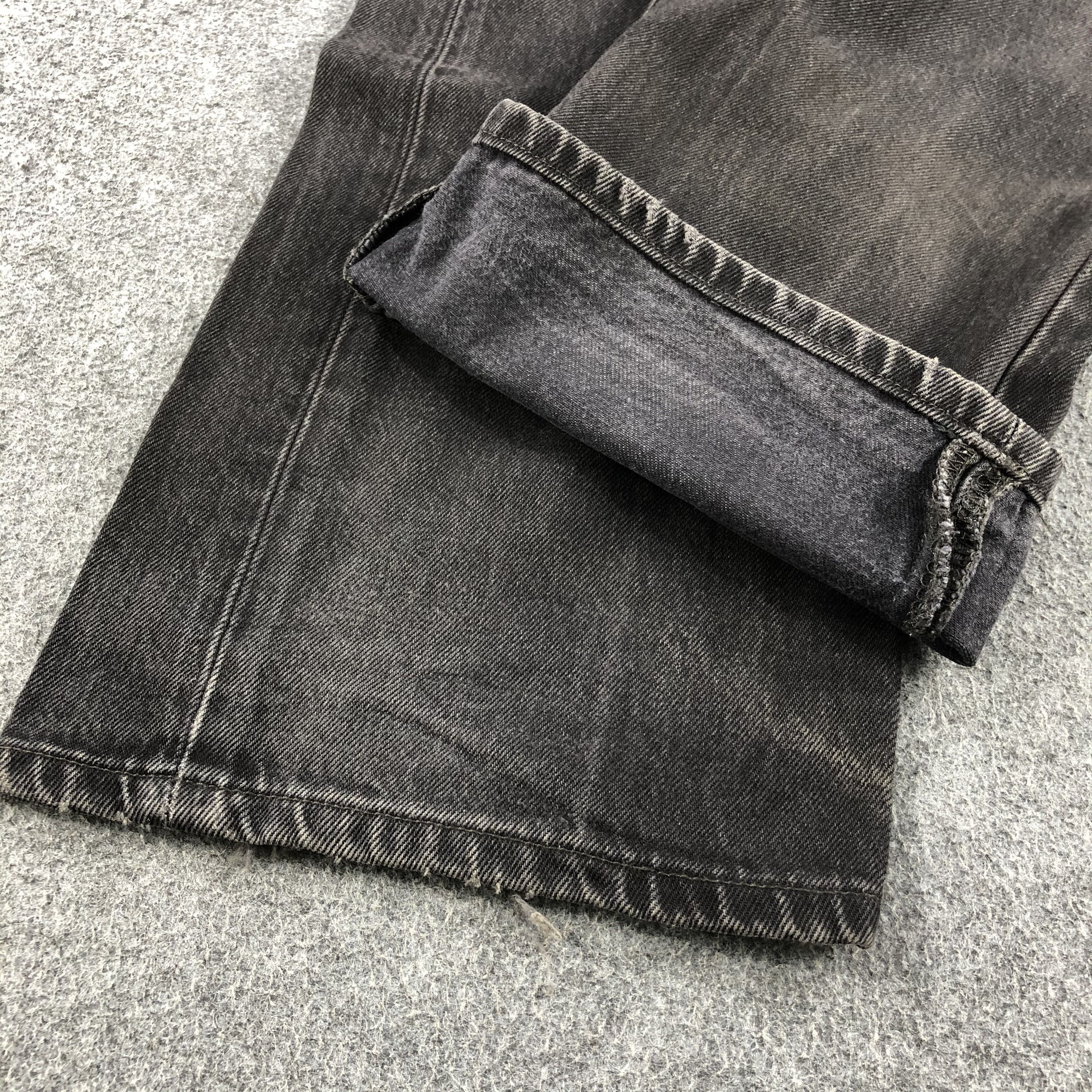 Vintage Ripped Levis 501 Jeans-J1388