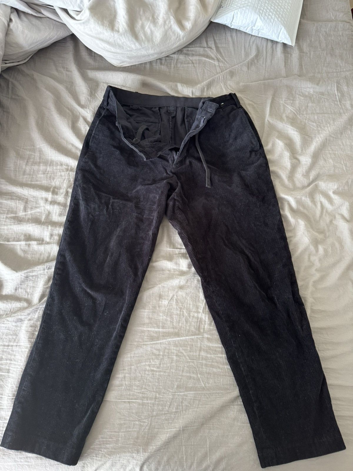 Uniqlo UNIQLO Black Corduroy Pants – Size M Size US 31 - 1 Thumbnail