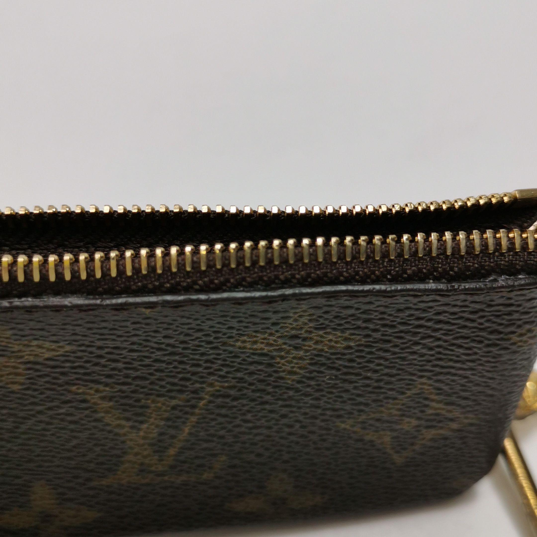 Louis Vuitton Louis Vuitton (LV) Monogram Print Zippered Vintage Coin Pur Size ONE SIZE - 8 Thumbnail
