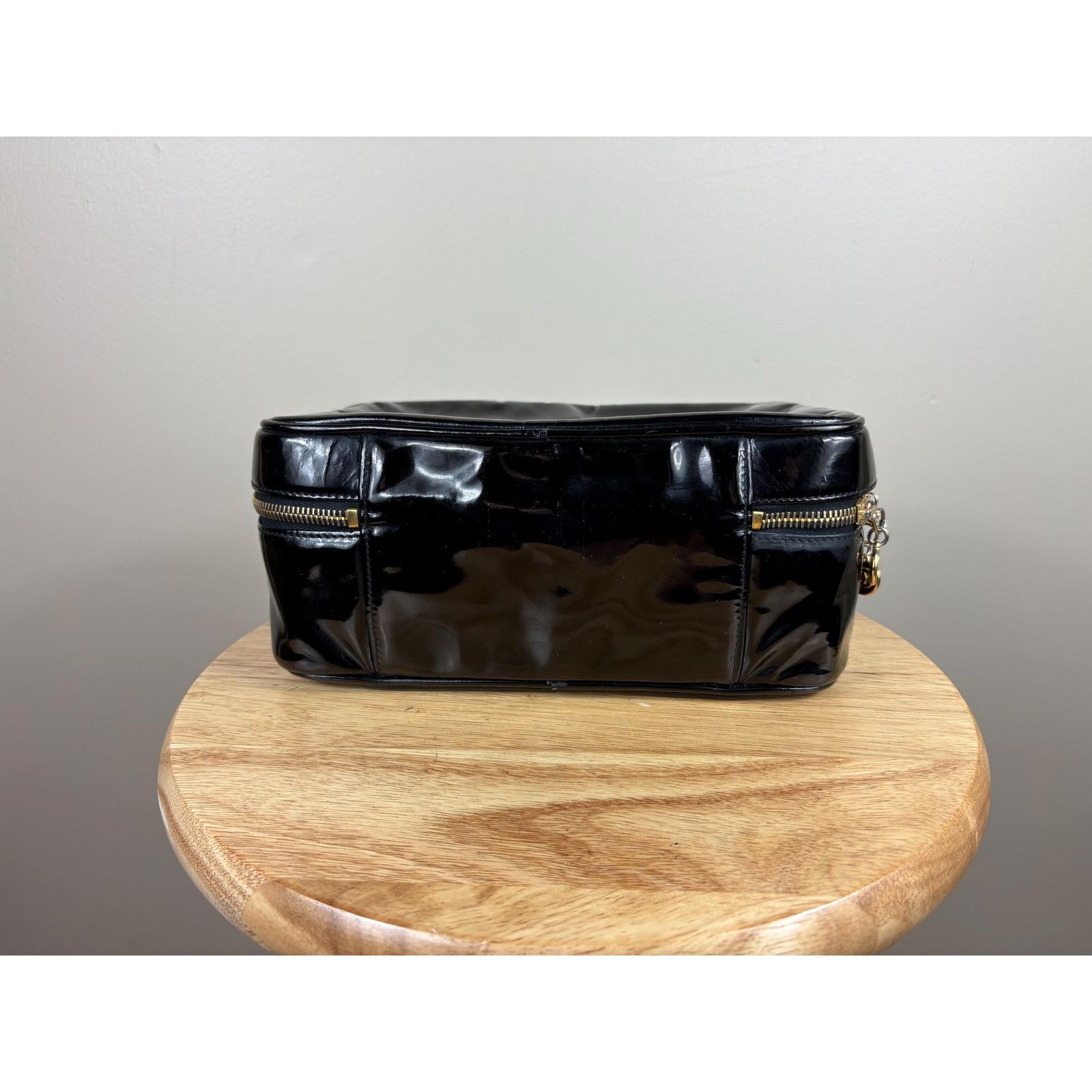 Chanel Authentic Chanel Vintage Patent Leather Black CC Vanity Case Size ONE SIZE - 7 Thumbnail