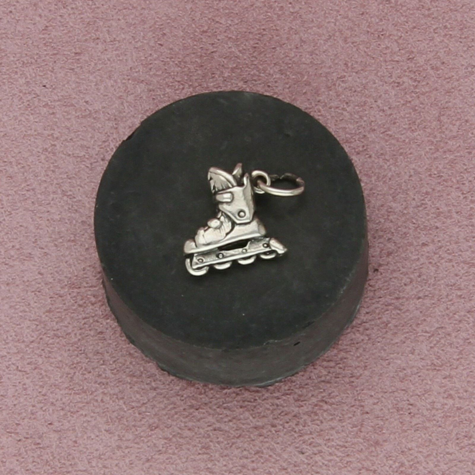 Sterling Silver sterling silver vintage 3d inline roller skate charm pendant Size ONE SIZE - 2 Thumbnail