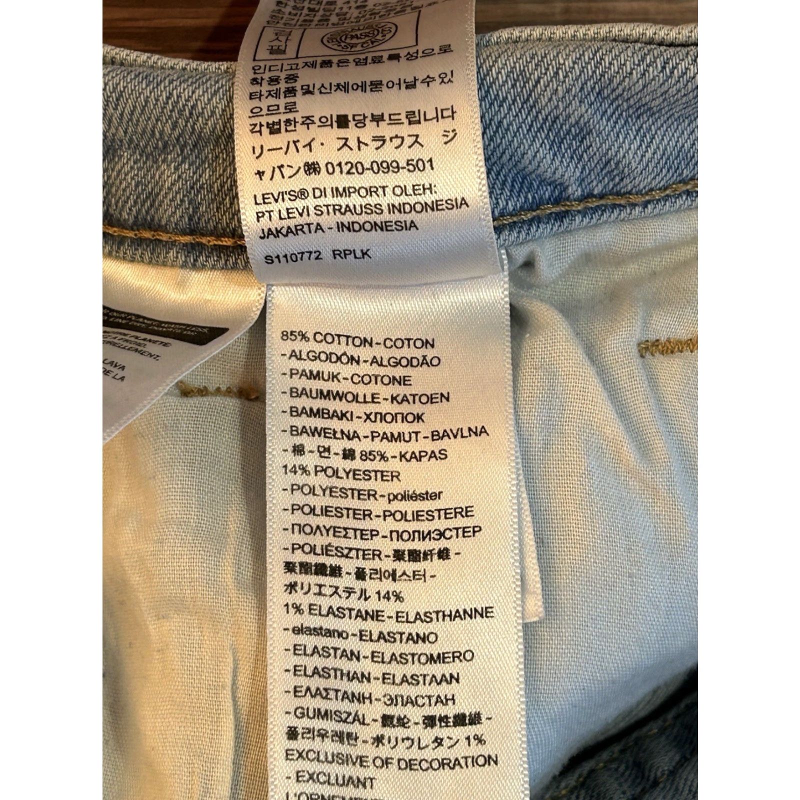 Levi's Womens Levi's High Waisted Mom Jeans Distressed Blue Denim 31x27 Jeans Womens 5-Pocket Denim Blue Distressed 27 Inseam Size 24" / US 00 / IT 34 - 4 Thumbnail