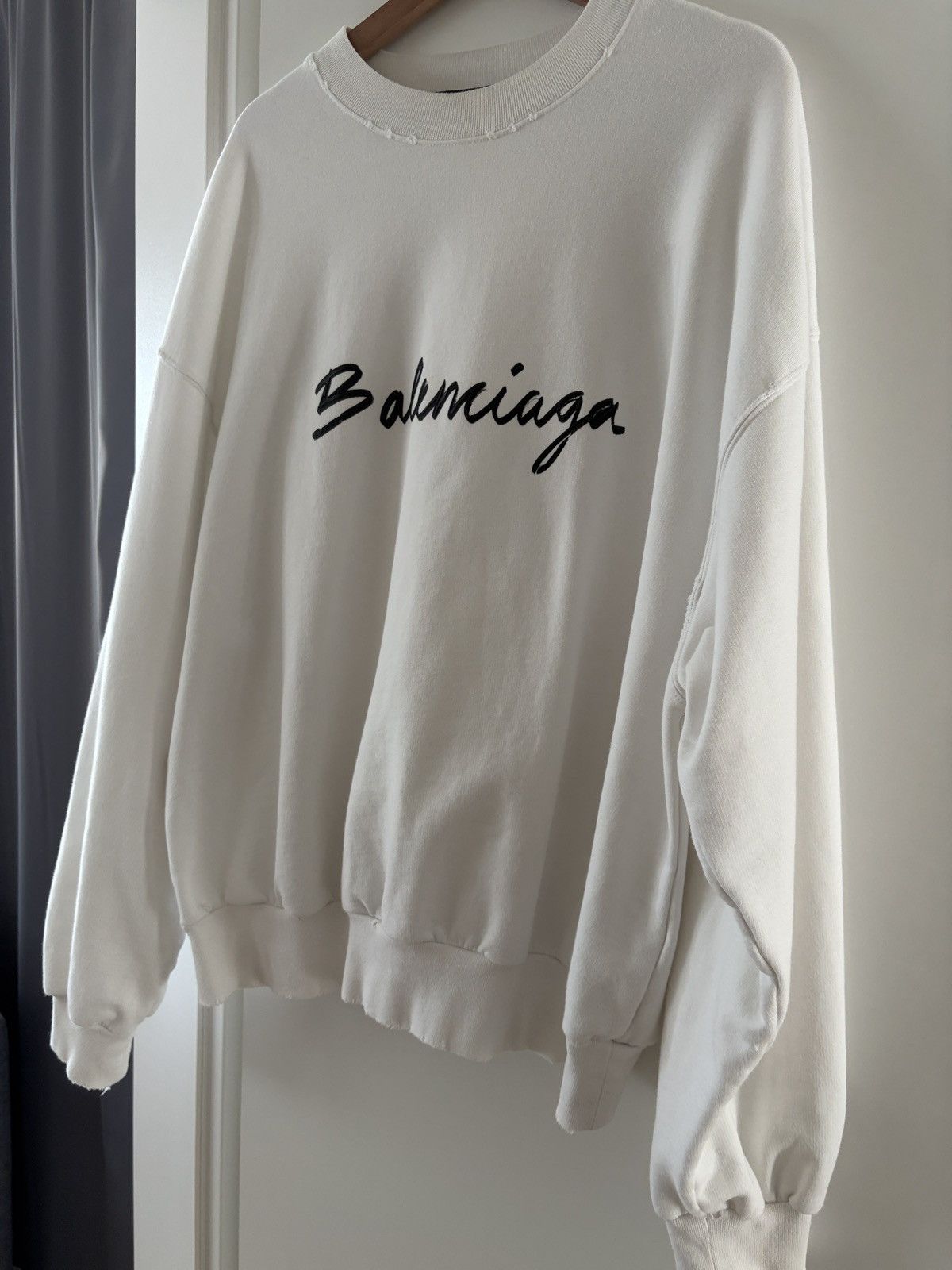 Balenciaga Balenciaga script logo crewneck white Size US L / EU 52-54 / 3 - 2 Thumbnail