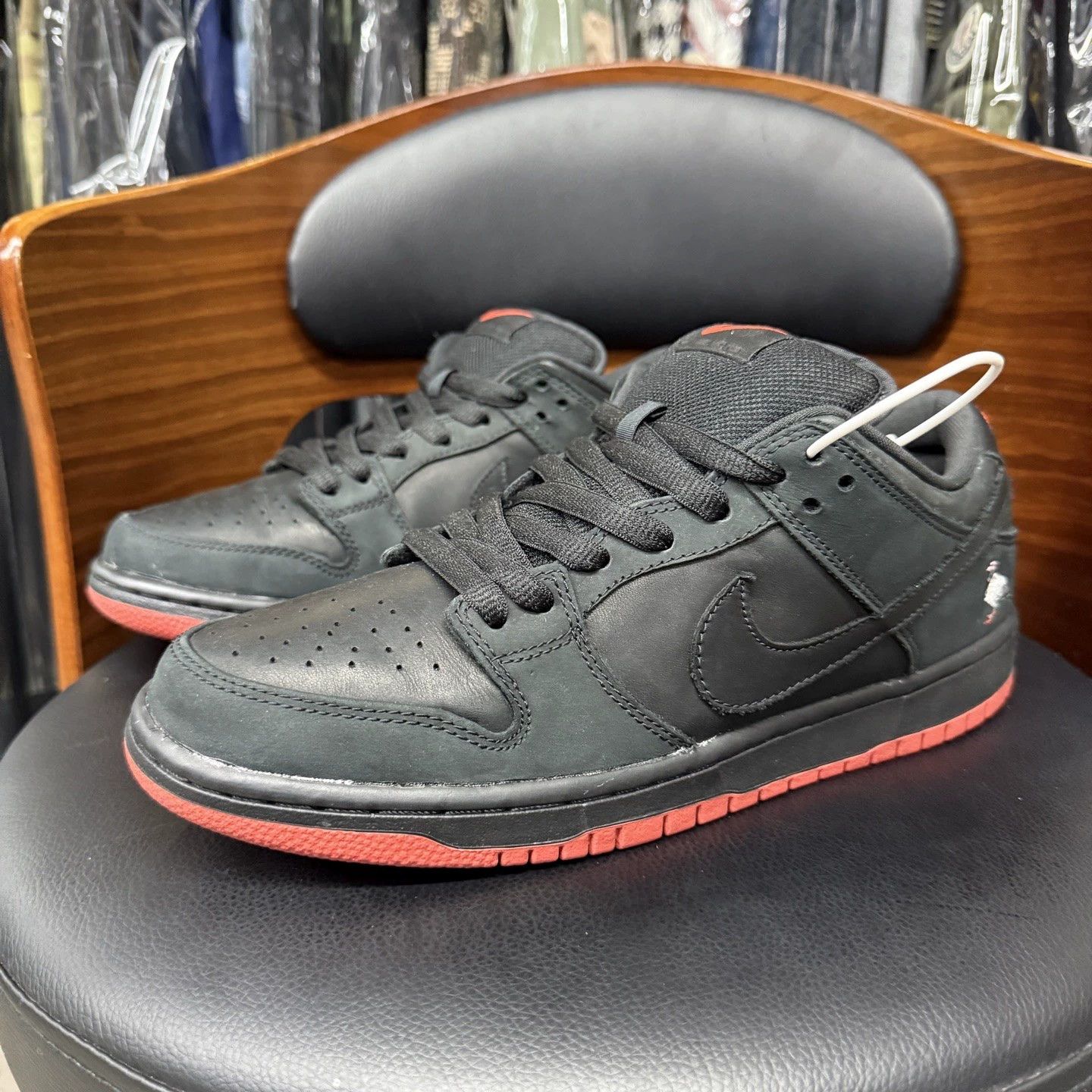 Nike Nike SB Dunk Low Black Pigeon Black-Red 42.5 DS Size US 9.5 / EU 42-43 - 1 Thumbnail
