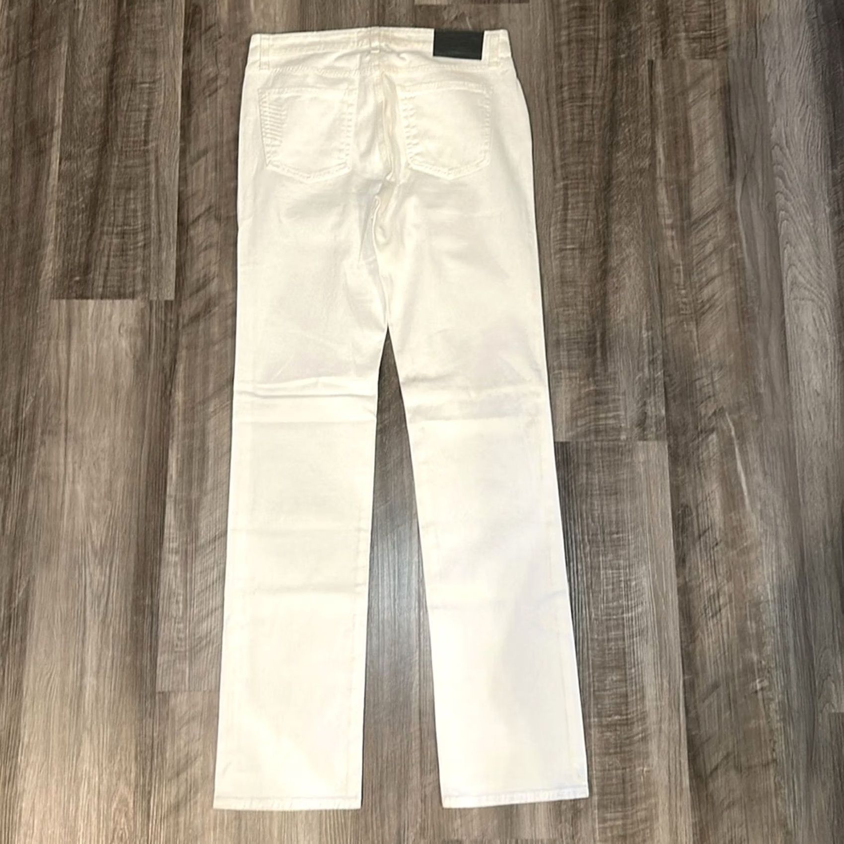 Paige Paige Jeans Men 29 White Straight NWOT 34 Inseam 34.5in 7.5in Leg Opening 9in Rise 44in Total Length 31 Men’s 29 Regular 98% Cotton 2% Elastane Size US 29 - 3 Thumbnail