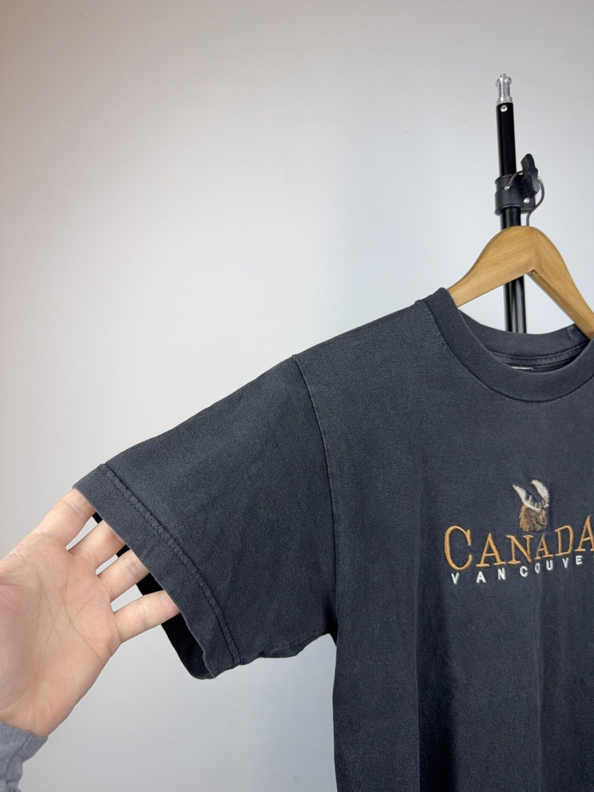 Vintage Vintage 90s Canada Vancouver Embroidered Moose Tee 🦌 Size US S / EU 44-46 / 1 - 3 Thumbnail