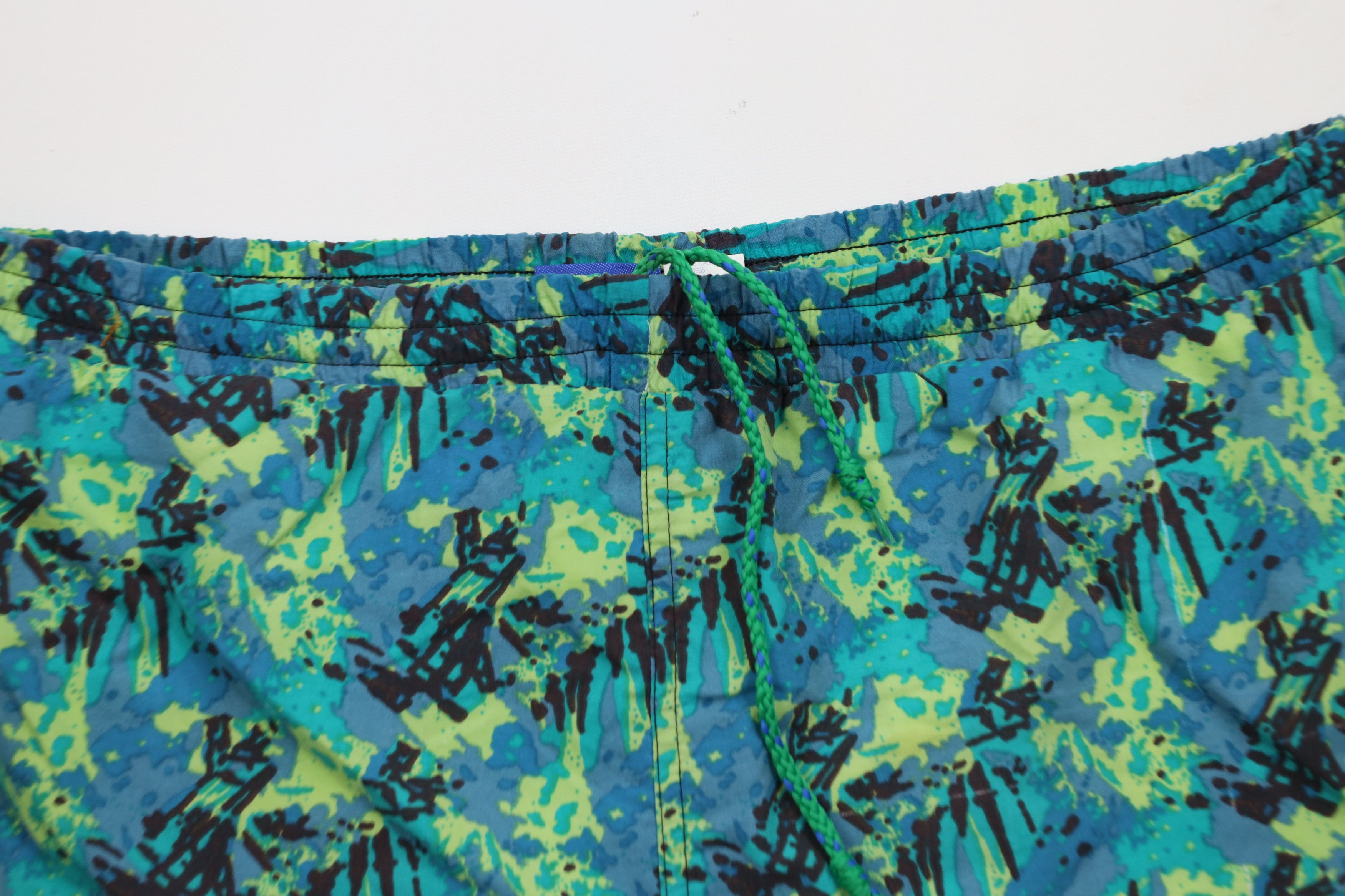 Vintage Vintage 90s Streetwear Paint Splatter Lined Shorts Trunks Size US 34 / EU 50 - 2 Thumbnail