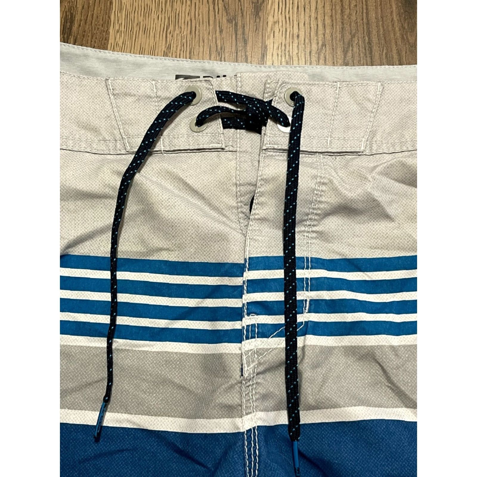 Billabong VINTAGE Billabong Swim Shorts? 32 Men Swim Trunks White Blue Gray Striped Size US 32 / EU 48 - 5 Thumbnail