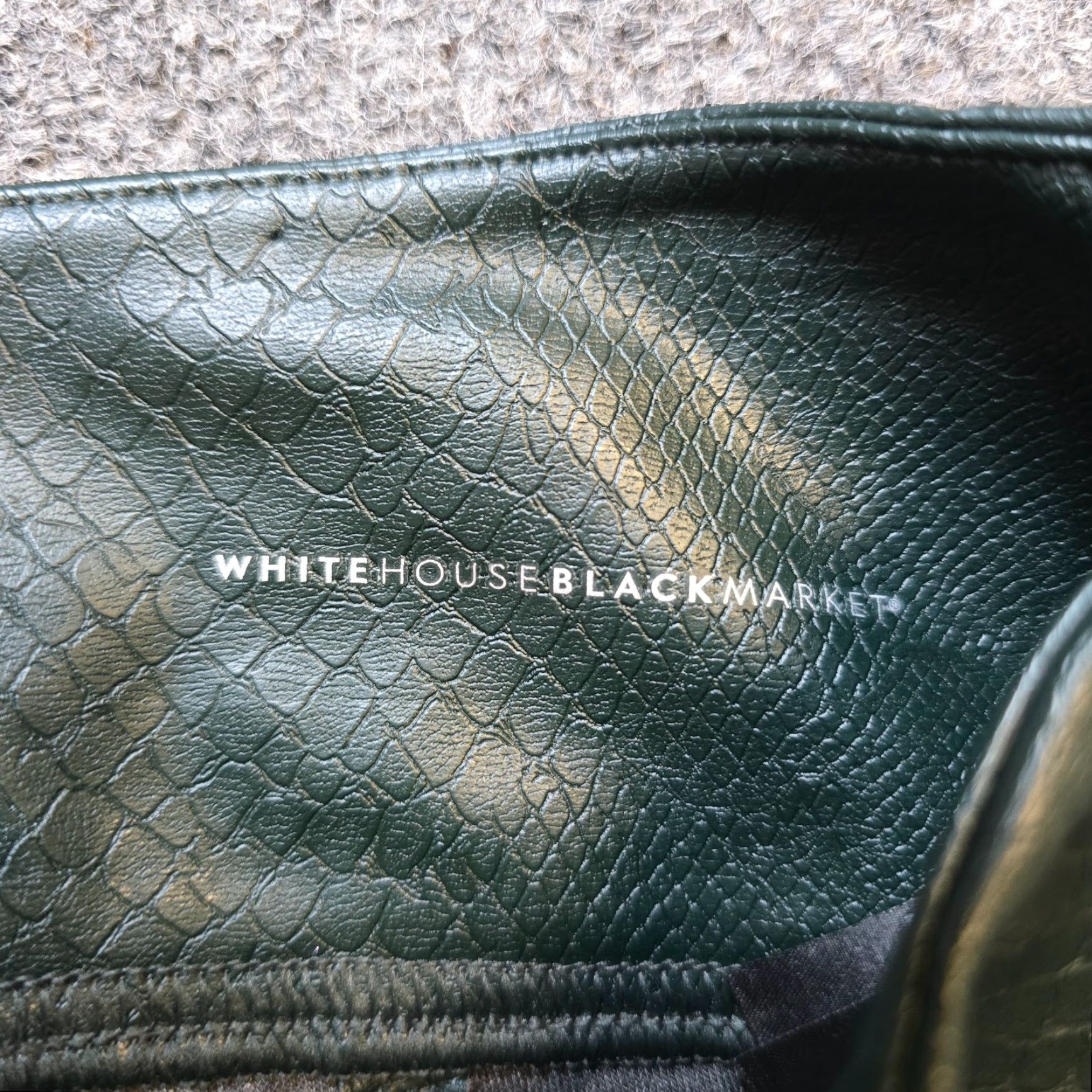 White House Black Market **White House Black Market Green Vegan Leather Women's Skinny Pants** User: White House Black Market Green Vegan Leather Women's Skinny Pants Size 26" / US 2 / IT 38 - 3 Thumbnail