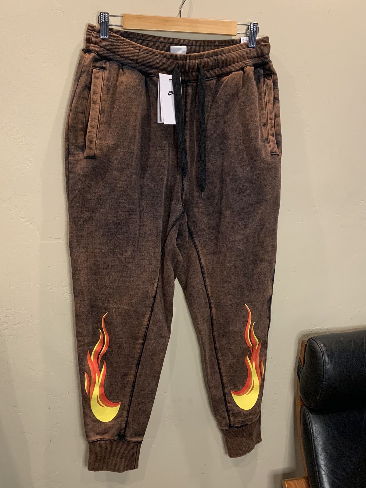 image of New Nike Flame Rose Heavyweight Sweatpants in Brown, Men's (Size 30)