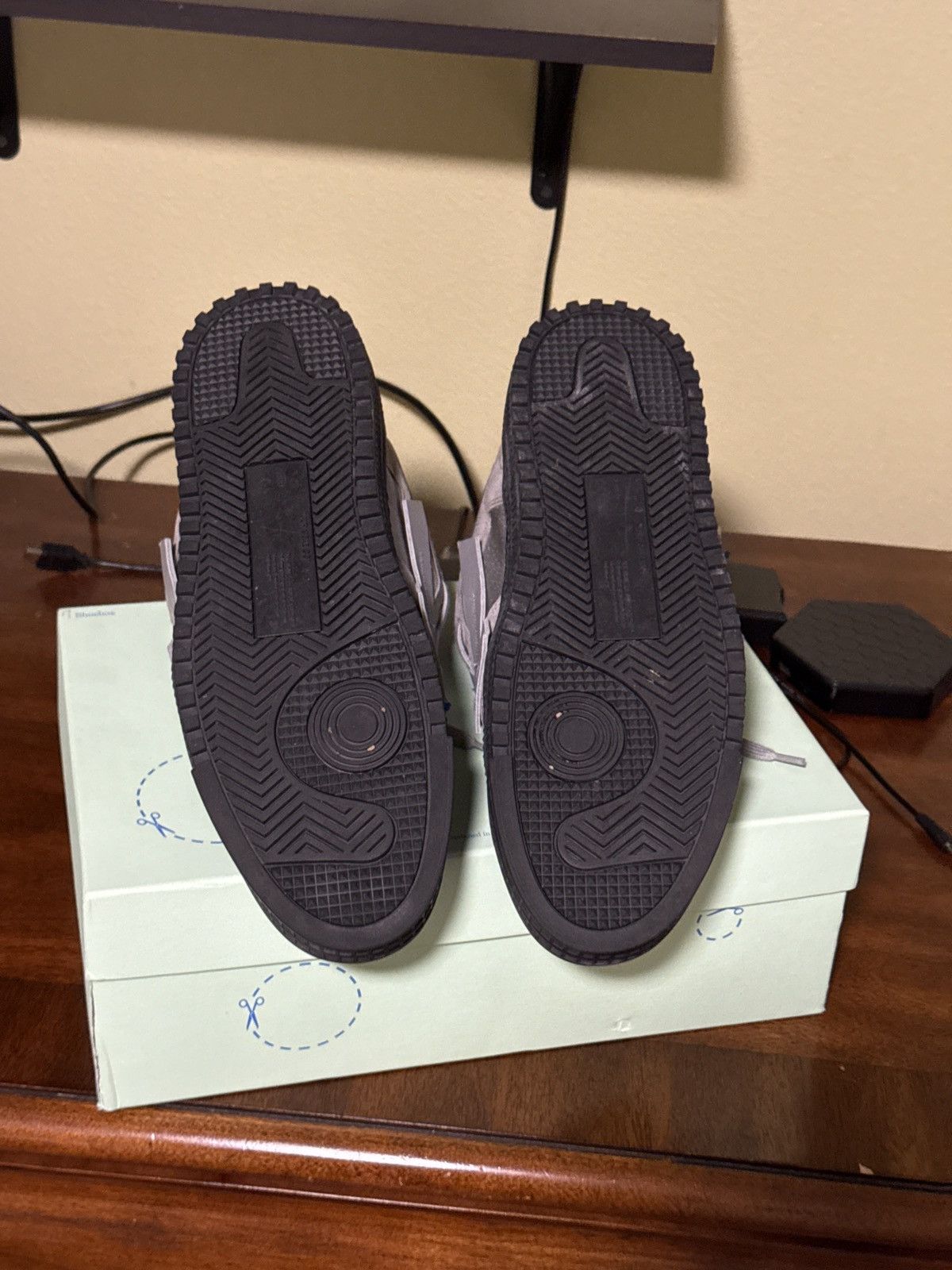 Off-White Floating arrow sneaker Size US 12 / EU 45 - 8 Thumbnail