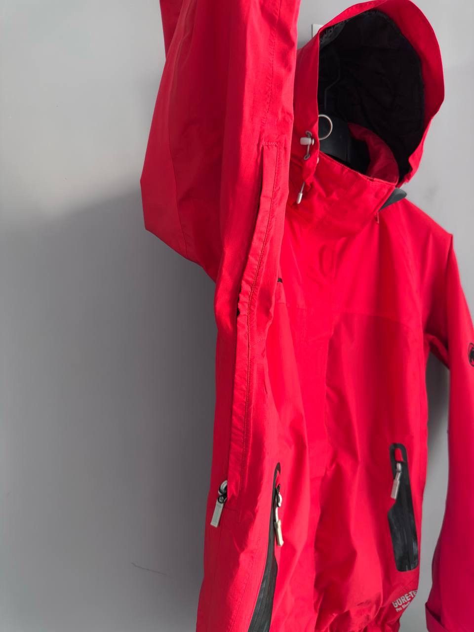 Mammut Mammut GORE TEX Pro Shell Women's Waterproof Jacket, Size L Size US L / EU 52-54 / 3 - 9 Thumbnail