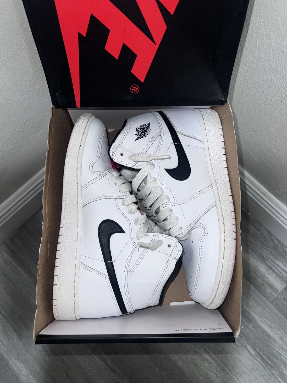 Jordan Brand Air Force Jordan 1 OG High Yin Yang Size US 7 / EU 40 - 5 Thumbnail