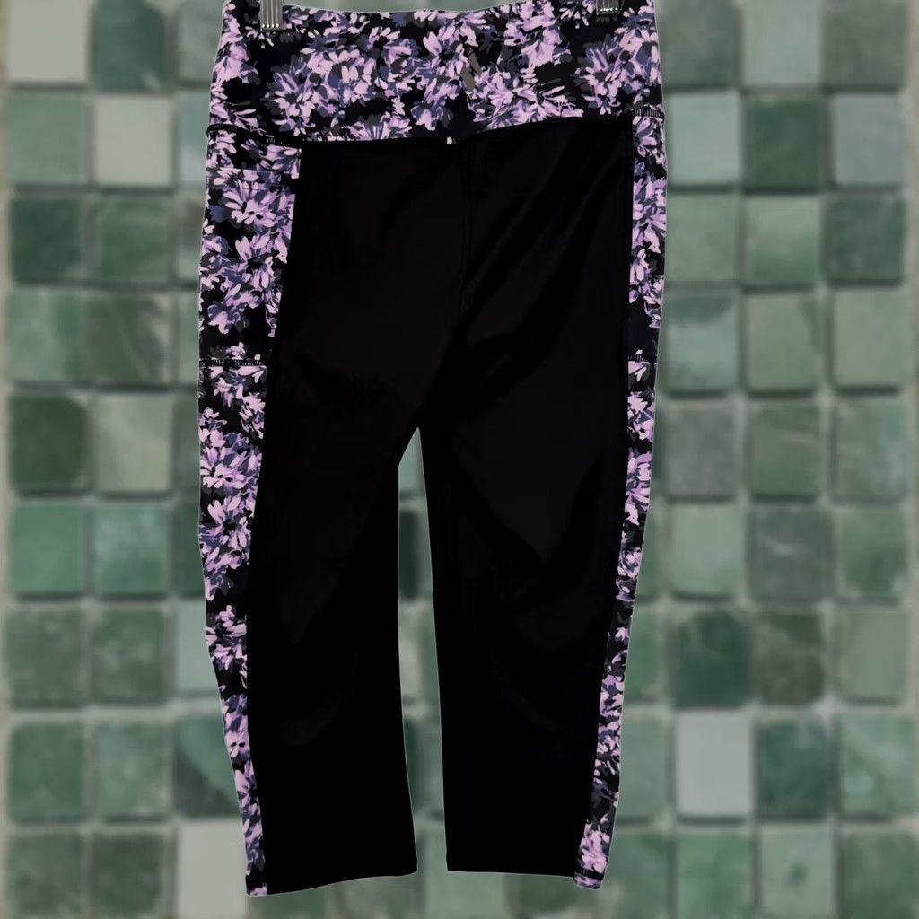 SKECHERS Skechers Capri Leggings Black Purple Floral Side Pockets CP12C UPF 40+ Athletic Womens M Size 32" / US 10 / IT 46 - 1 Thumbnail