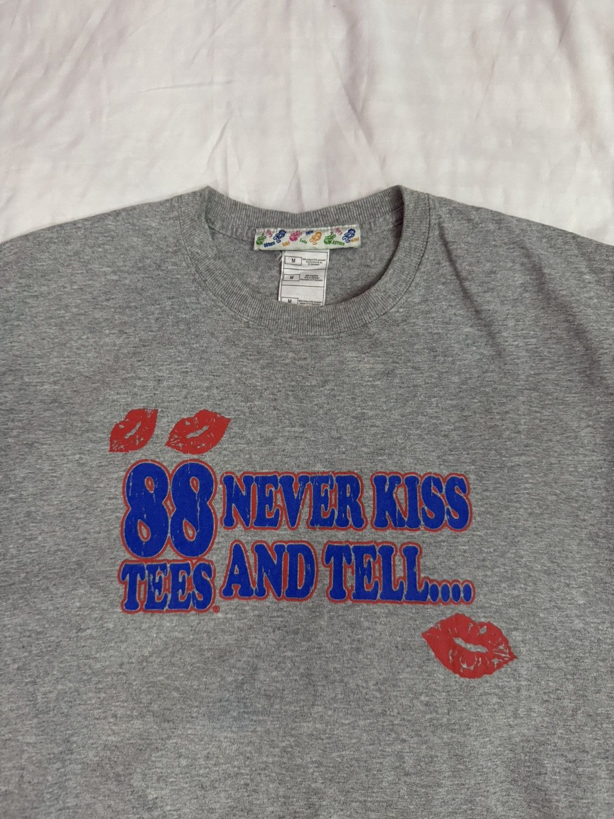 Vintage 2000s 88tees Kiss Skateboard Wording Tees Size US M / EU 48-50 / 2 - 2 Thumbnail