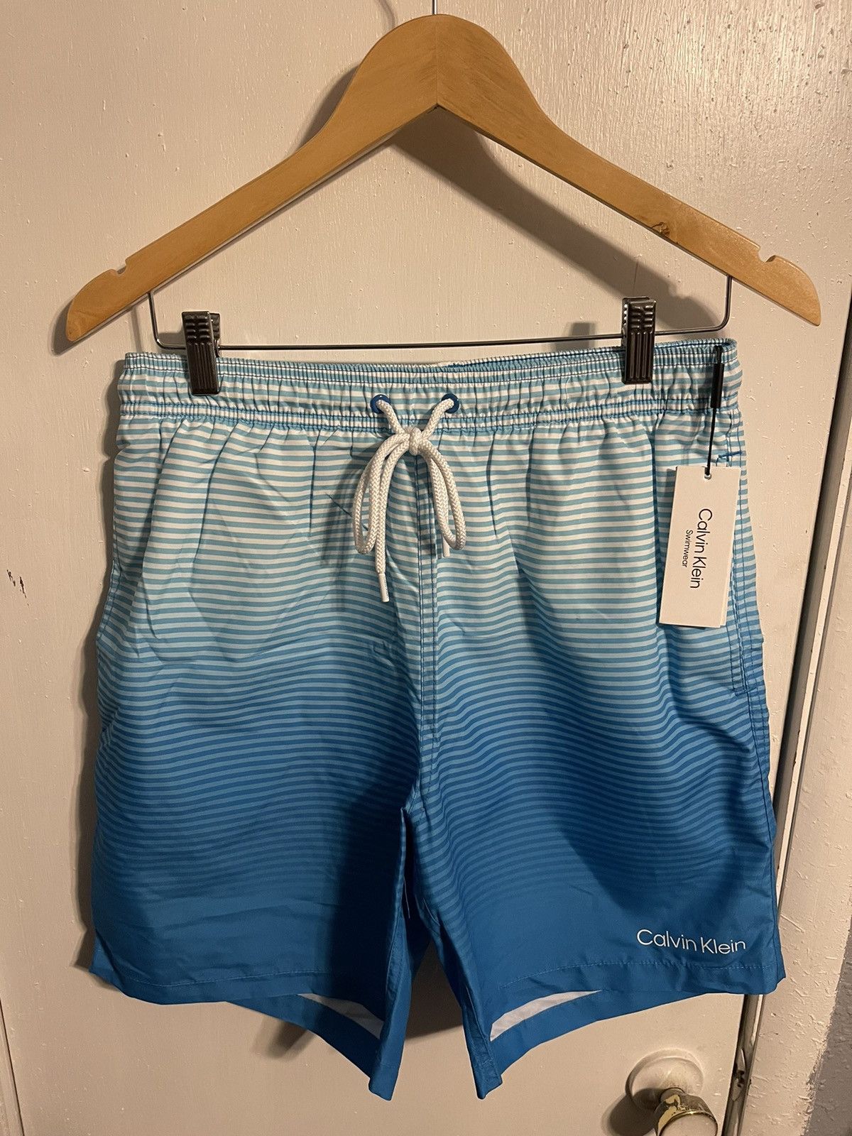 Calvin Klein Calvin Klein Gradient Swim Shorts Size US 32 / EU 48 - 1 Thumbnail