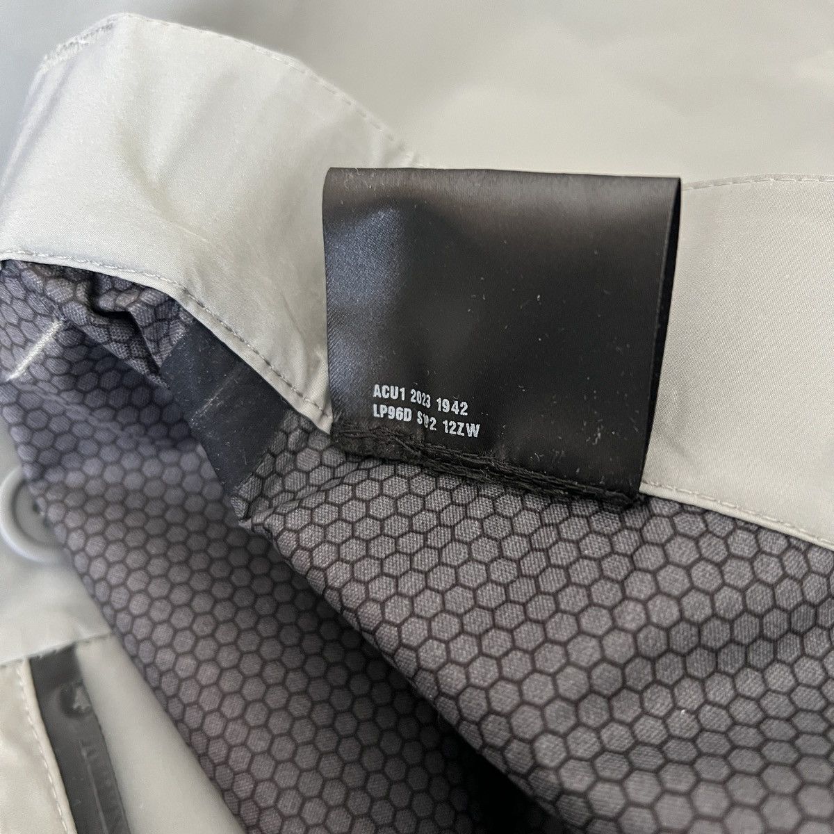 Prada 🔥🔥 Prada Luna Rossa Extreme-Tex Nylon Pants Size US 34 / EU 50 - 11 Thumbnail