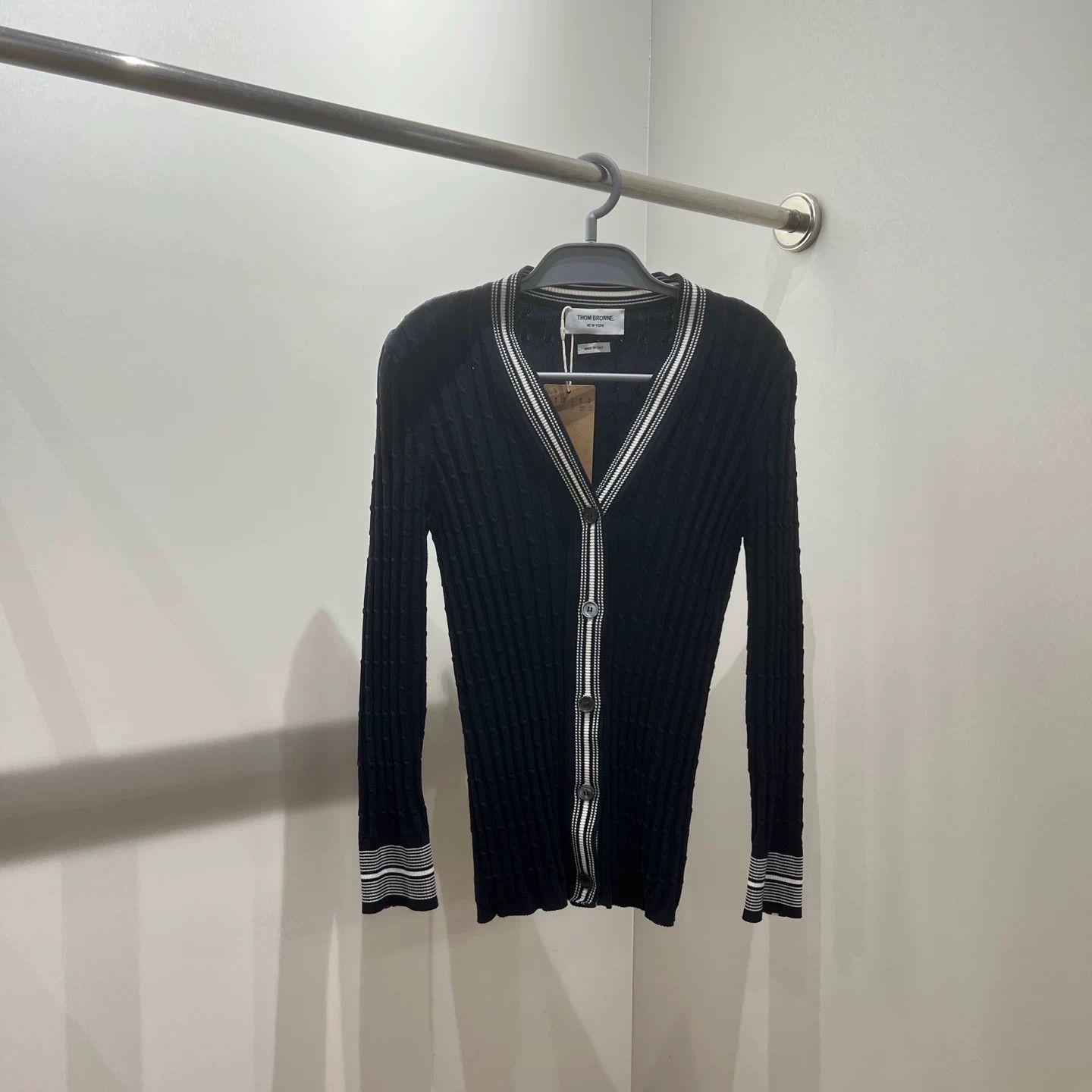 Thom Browne Thom Browne Navy Ribbed V-Neck Cardigan Size US XXS / EU 40 - 1 Thumbnail