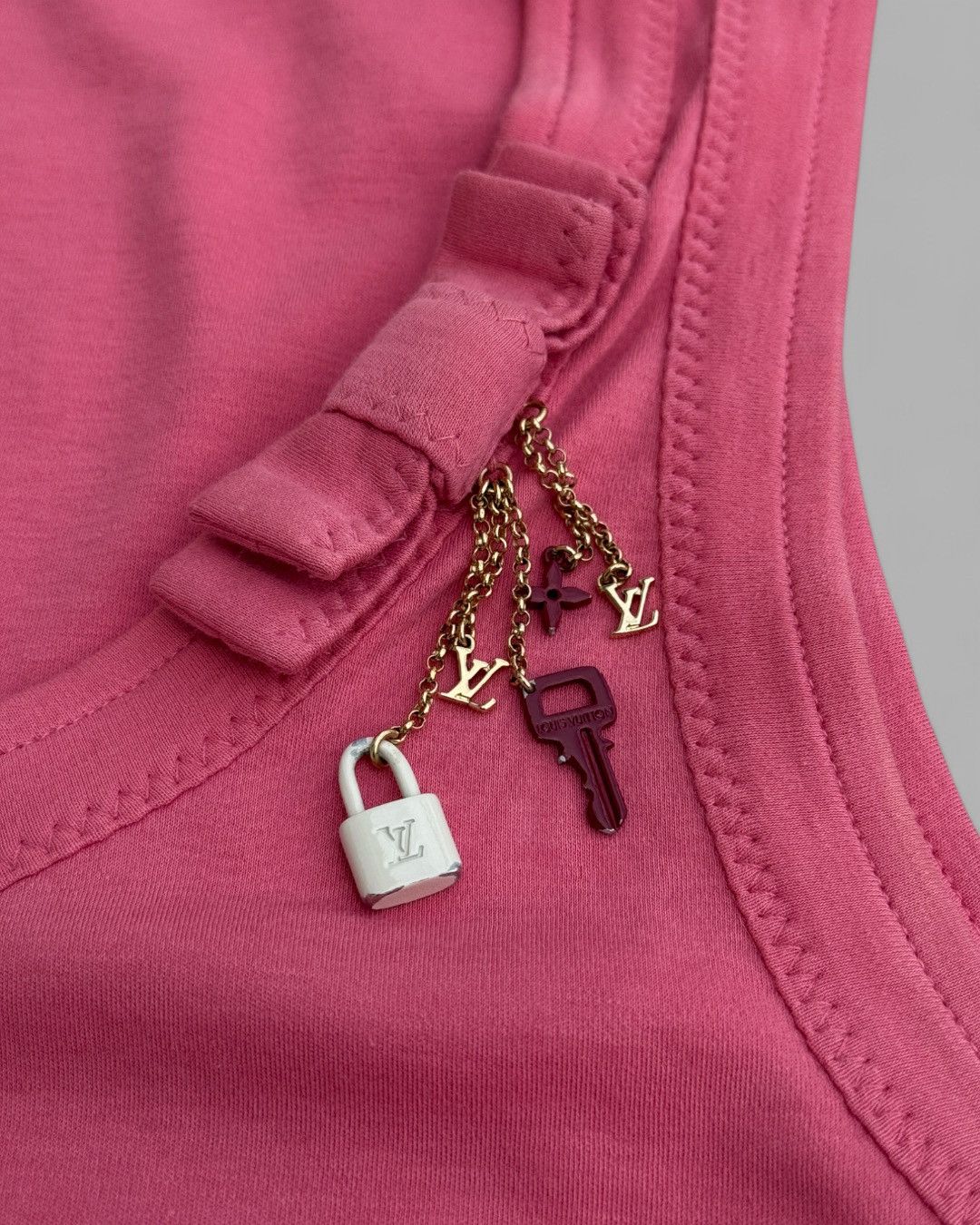 Louis Vuitton 2000's Louis Vuitton LV Padlock Chains Tank Top T Shirt Size L / US 10 / IT 46 - 6 Thumbnail