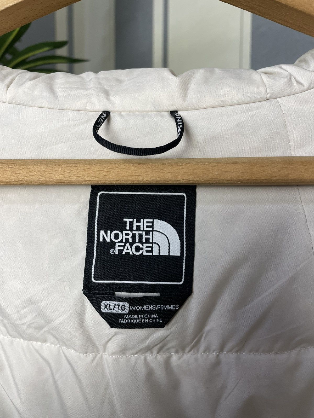 The North Face Women’s HyVent Puffer White Jacket Size XL