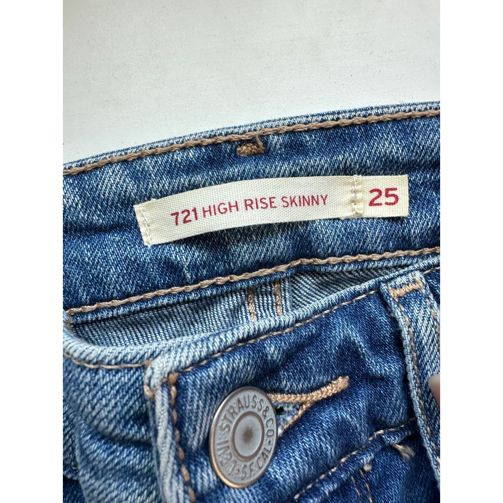 Levi's Levis Medium Wash 721 HighRise Distress Knee Skinny Jean 25 Size 25" / US 0 / IT 36 - 6 Thumbnail
