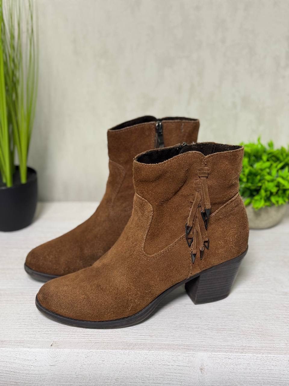 Le Grande Bleu (L.G.B.) Women’s Marco Tozzi Suede ankle boots Western Cowboy 00s Size US 10 / IT 40 - 3 Thumbnail