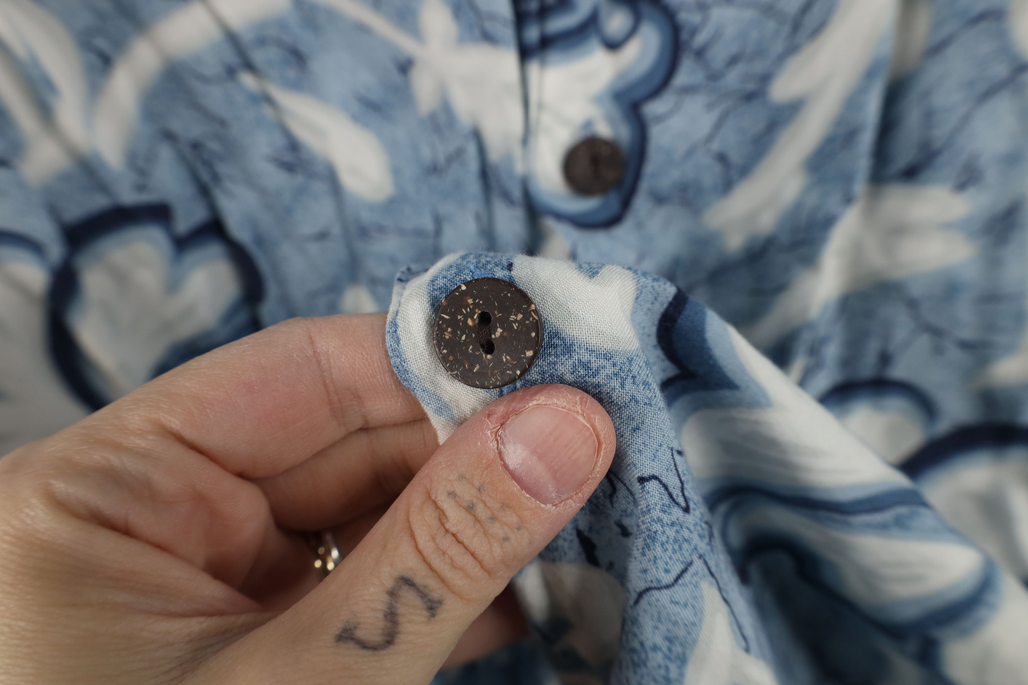 Vintage Vintage 90s Streetwear Flower Luau Hawaiian Button Shirt Size US XL / EU 56 / 4 - 8 Thumbnail