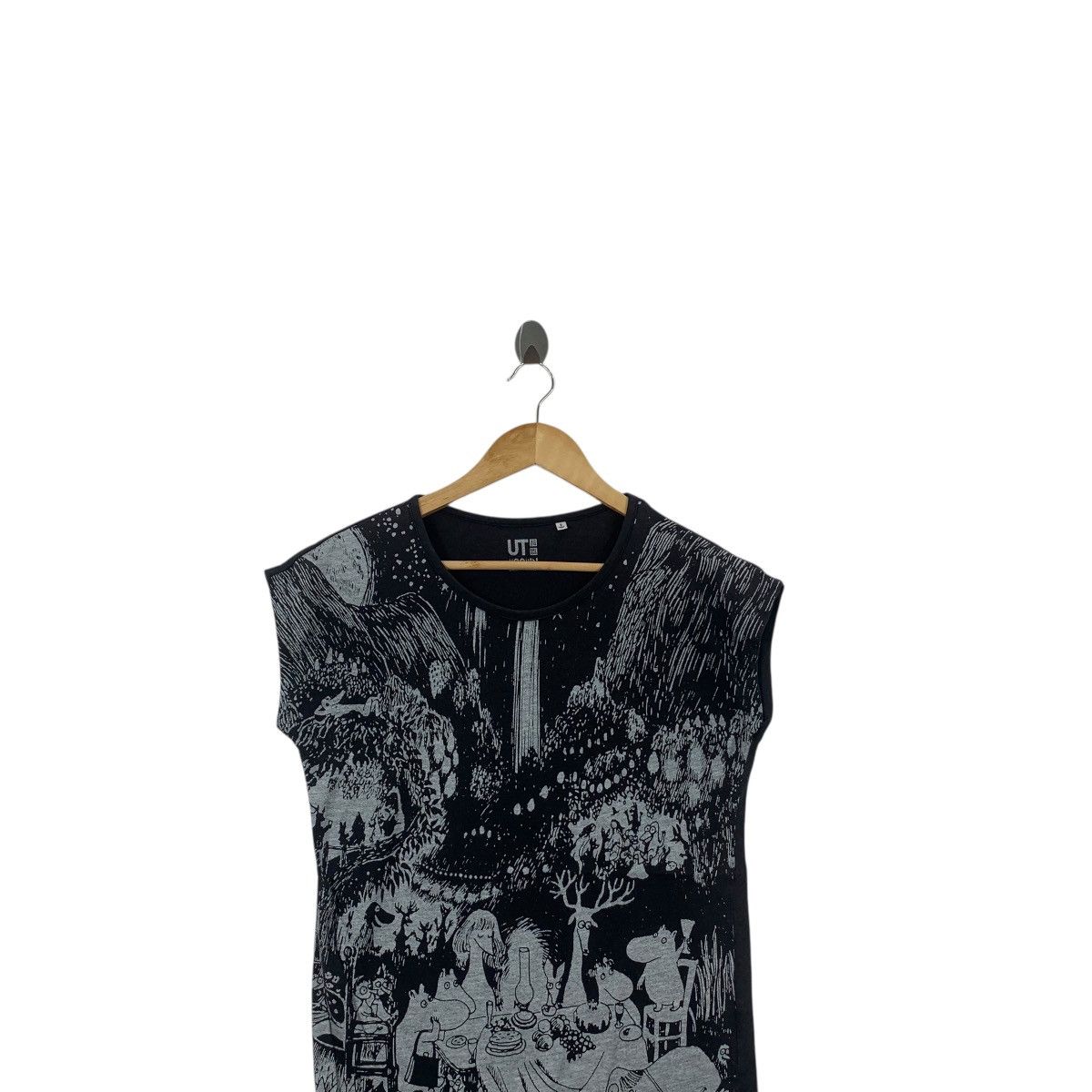 Uniqlo UNIQLO x MOOMIN CHARACTERS Over Print Cartoon Tank Top Tee Size S / US 4 / IT 40 - 2 Thumbnail