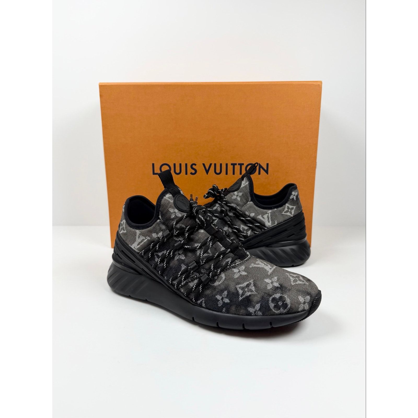 Louis Vuitton Size 7LV/8US - Louis Vuitton Fastlane Monogram Denim NEW Size US 8 / EU 41 - 2 Thumbnail