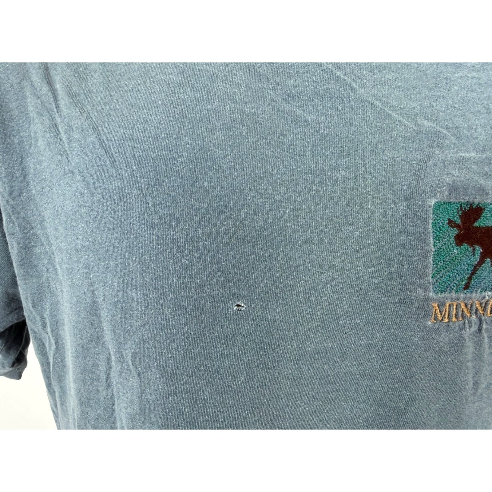 Vintage VINTAGE Sutton's Minnesota T-Shirt Mens Short Sleeve Crew Neck Blue Embroidered 90s Grunge Animals Outdoor 1990s Vintage Shirt Size US M / EU 48-50 / 2 - 5 Thumbnail
