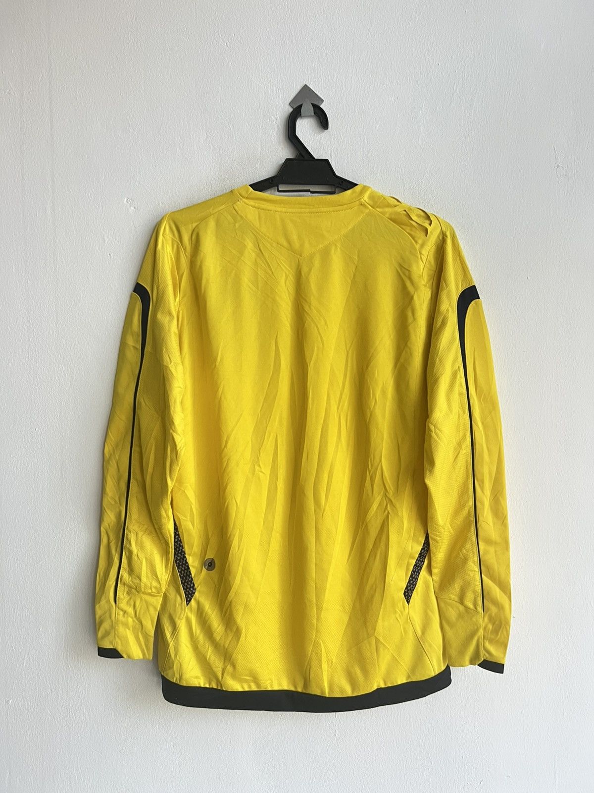 Umbro Vintage Original 2006-07 Umbro England Goalkeeper Jersey 3rd Size US M / EU 48-50 / 2 - 3 Thumbnail