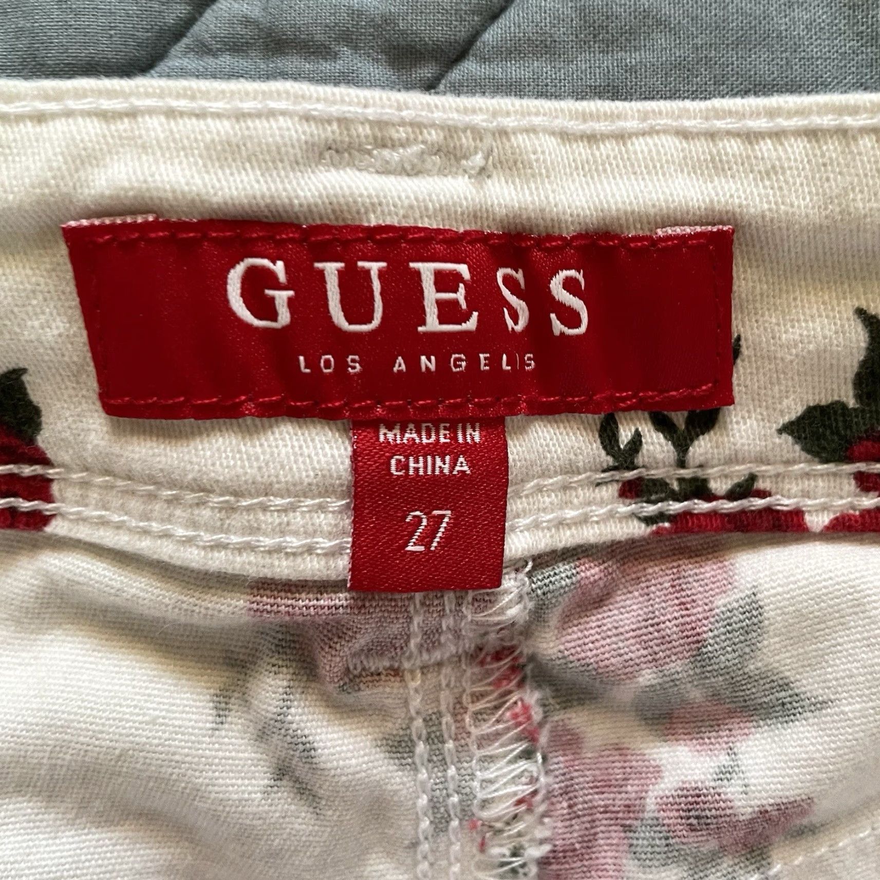 Guess VINTAGE Guess Los Angeles White Denim Red Roses Floral Shorts Stretch Size 27 Cute Size 27" / US 4 / IT 40 - 2 Thumbnail