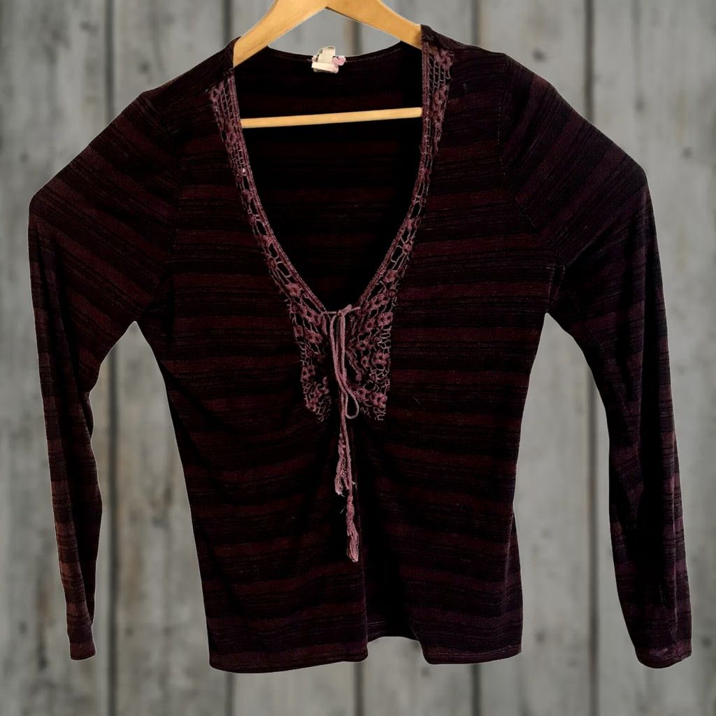Vintage Gimmicks by BKE Blouse Shirt Juniors Large Red Boho Striped V-Neck Tassel Ties Lace Trim 52% Rayon 33% Poly 5% Spandex Womens Size L / US 10 / IT 46 - 1 Thumbnail