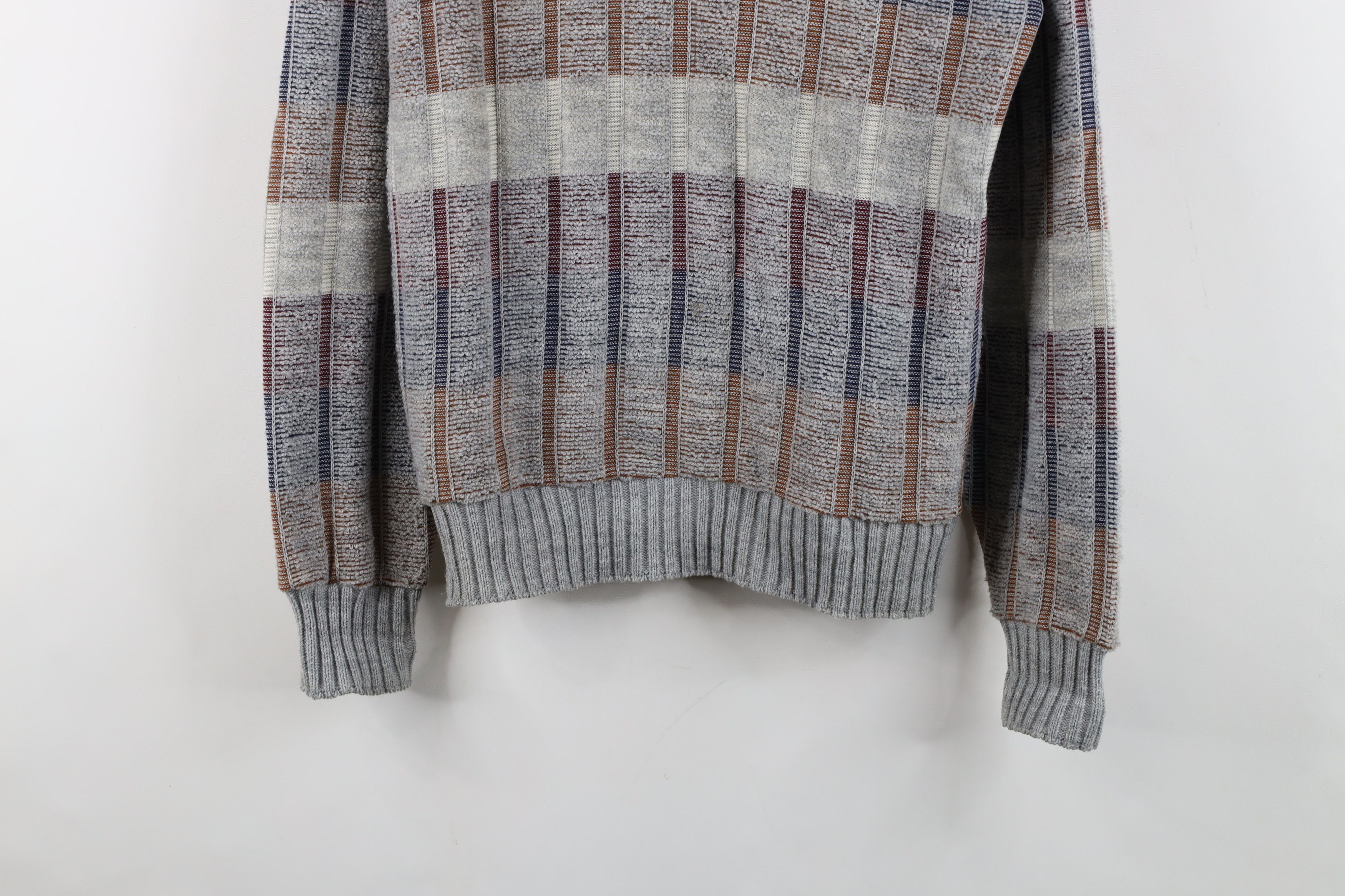 Vintage Vintage 70s Streetwear Textured Fleece Knit V-Neck Sweater Size US M / EU 48-50 / 2 - 3 Thumbnail